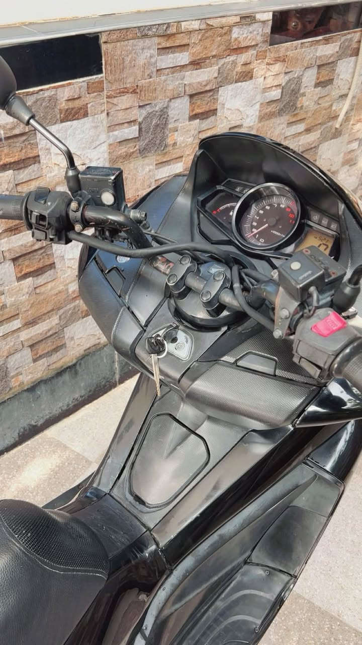 هوندا ياباني فاز   محرك 250cc بدون اي نقص محرك برغي ممفتوح بي جاهزه من كلشي
السعر. مليون. و ٧٥٠ بيها مجال جداا بسيط مكاني بلد ***********
