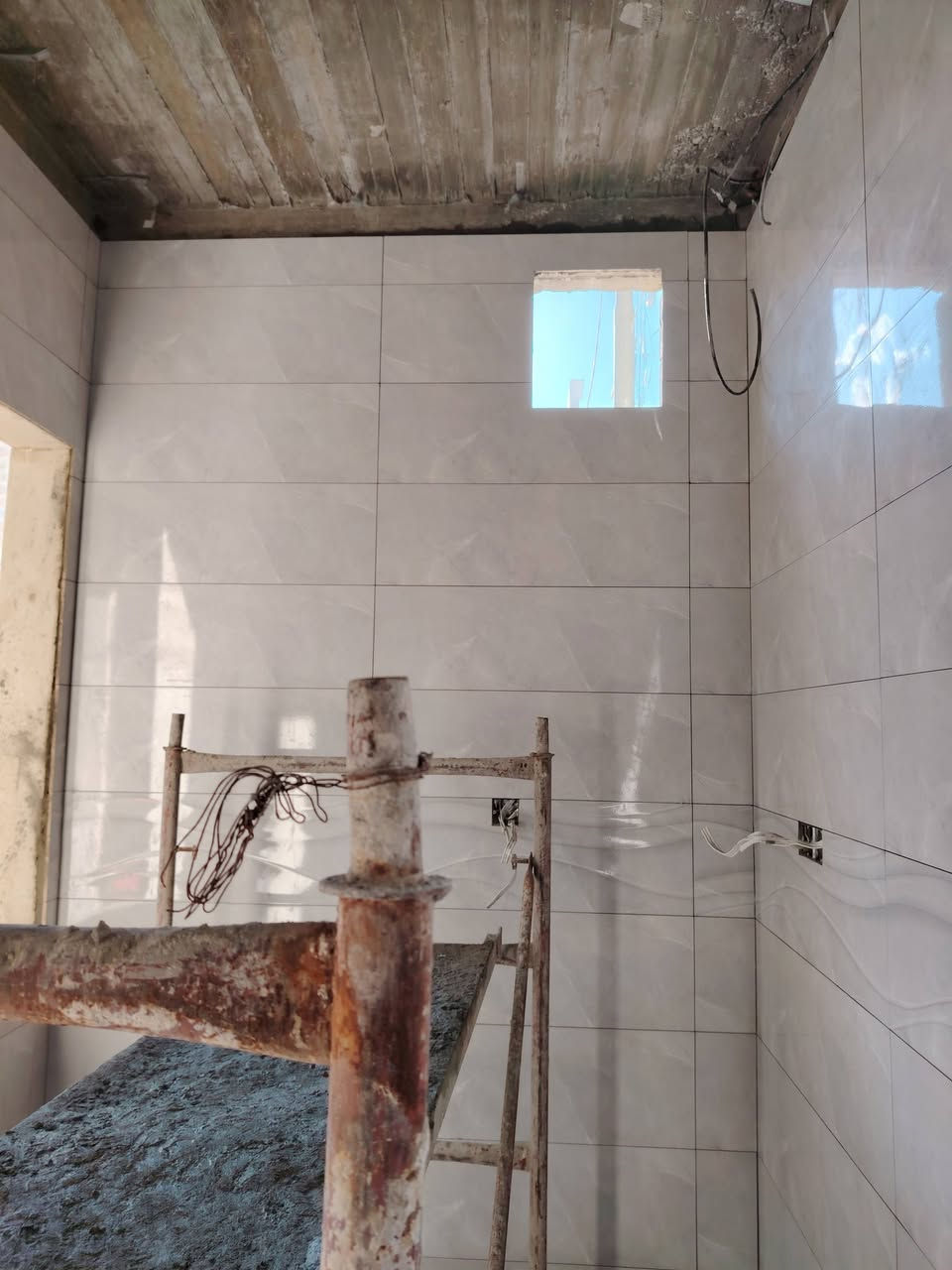 ستاذ سراميك نشتغل بسعر مناسب شغل هندسي ليزة نشغل شرط للتواصل واتساب ***********
***********
