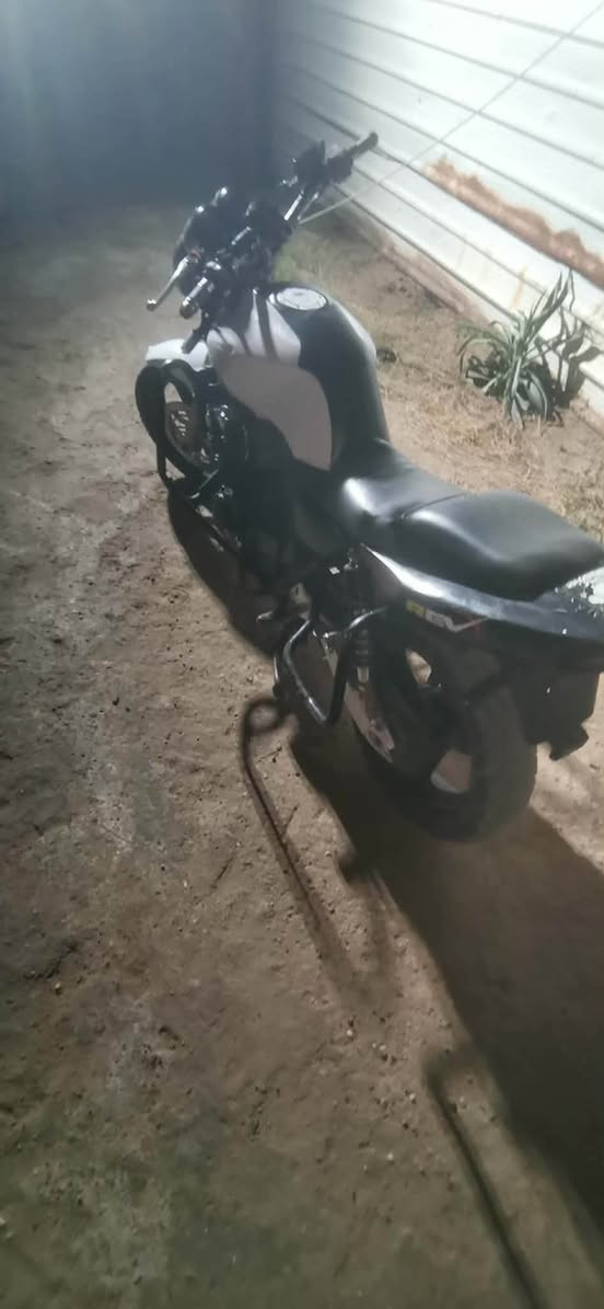 السلام عليكم حبايب CB400 للبيع تفاصيلها بل خاص كلشي يخصها ***********واتساب موجود مكاني مسيب موجود بكل وقت 💙

