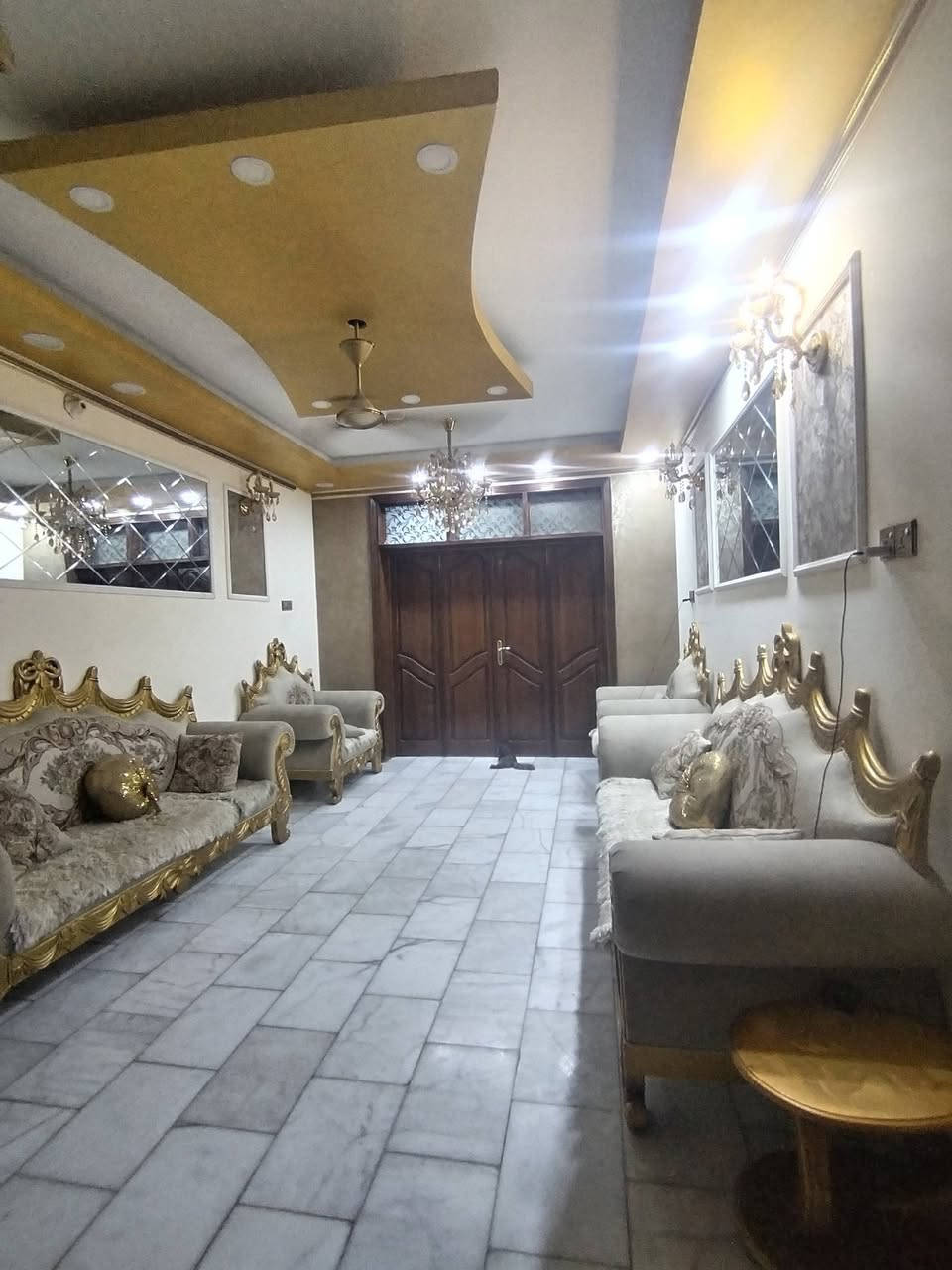 السلام عليكم يوجد بيت طابقين للبيع المكان المهندسين بشارع العميدي  مساحه البيت 140 متر طابوصرف البيت صاير ع ساحه البيت عالي عن  الشارع البيت جاهز مابيه كل نقص سنه البناء 2014 والبيت نطيف كلش) (الااستفسار الااتصال ع الرقم *********** بيه واتساب))
