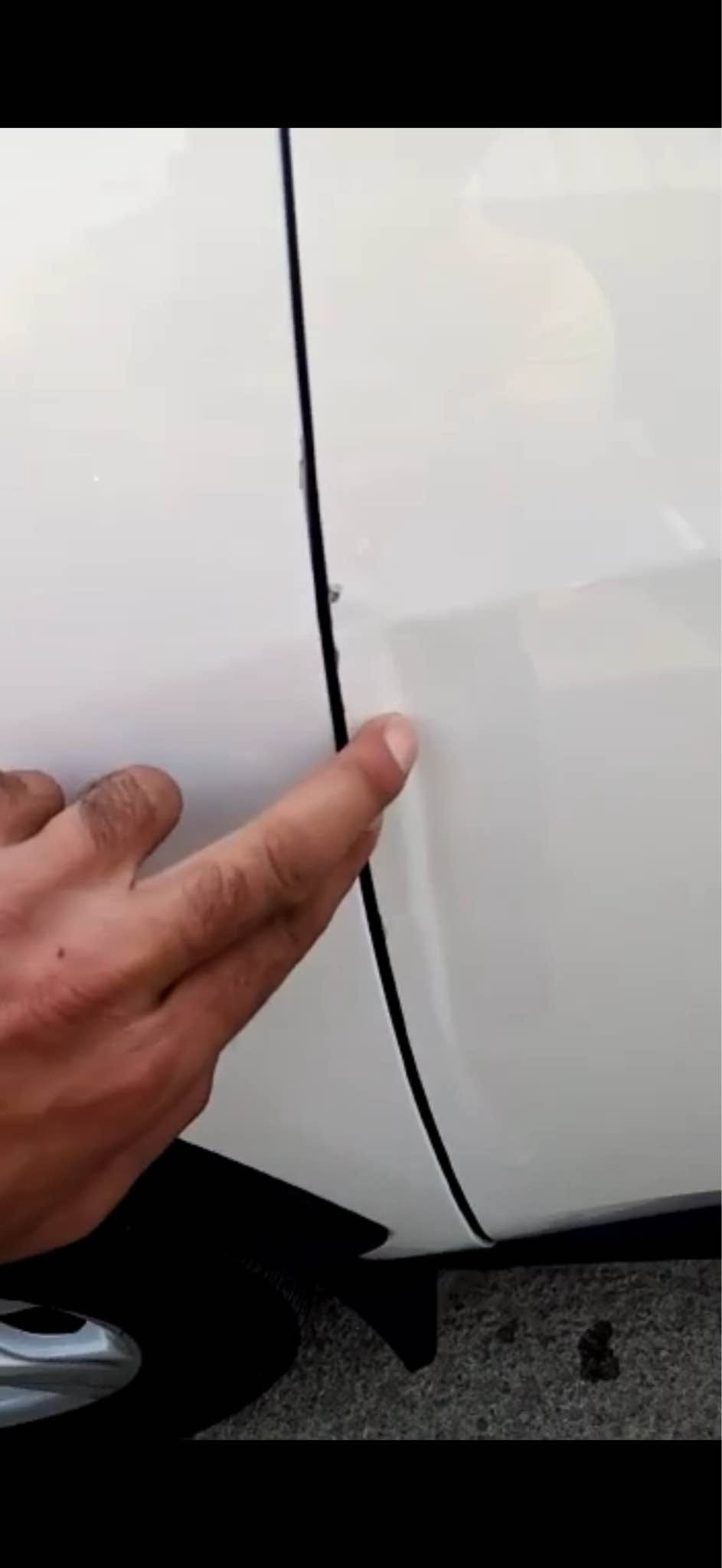 سيارة راف فور 2019 
مواصفات XLE 
AWD دبل اكسل اوتو
حساسات خلفية وأمامية وجانبية 
مرايات كهرباء 
بصمة 
سلايت 
6 وضعيات قيادة 
نقطة عمياء 
رادار امامي 
رادار جانبي 
رقم وسنوية جديد لسنة 2032 
رقم سيارة مميز 
سيارة عنده بطاقة بنزين 
ايرباك السيارة مسوي سستم كامل وشغال مو مقاومة 
حادث موضح بالصورة فقط دعامية امامية ابيض فقط مبدل بلادي باب سايق بي تعديل خط شبر واحد مبين بالصورة بقية السيارة مكفول 
داخل سيارة بيجي 
السيارة مكفول من كلشي باقي ع بلاد 
السعر 212 ورقة وبي مجال 
مكان السيارة كركوك 
شراي يتصل *********** 
*********** كركوك, العراق

نص مكتوب في الصور:
- copart.com
- VIEW ALL
- Copart
- Lot # 42412640
- More Infor...
- About this TOYOTA RAV4 XLE
- This WHITE 2019 TOYOTA RAV4 XLE is part of our AUTOMOBILE vehicles. Join the auto auction to bid on this TOYOTA RAV4 XLE, which has a PA - CERTIFICATE OF SALVAGE. Please note, the following damage may be present on the vehicle: FRONT ENDand , which can be viewed more closely by examining the photos included on this page.