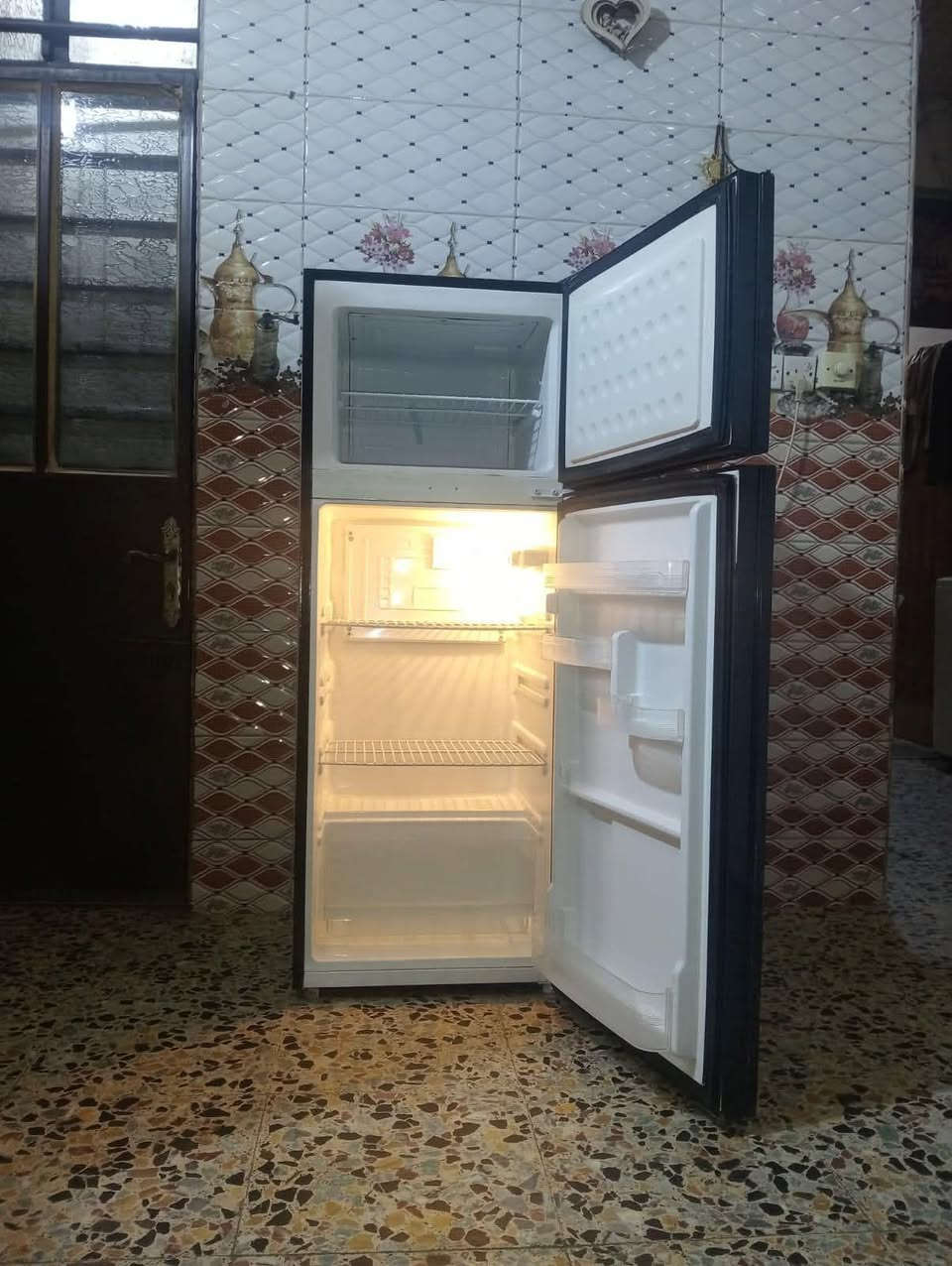 ثلاجه+حجم+10+قدم+سعرها+160+شغاله+علفحص+مابيها+اي+ضرر+مكان+بغداد+يوجد+توصيل+داخل+بغداد+للاستفسار+واتساب+***********+ بغداد, العراق
