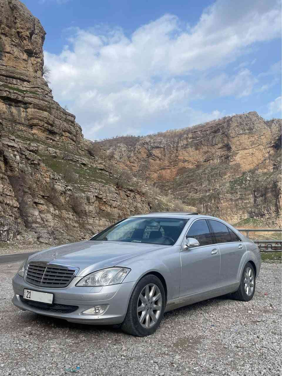 السلام عليكم
مارسيدس s500 موديل 2005 باب قصير للبيع
وراد يابان لون سلفر رقم سليمانية بأسمي هزه و سنويه جديده 
سياره على وضع الشركه بدون اي تحديث او تبديل
بدون حادث بيهه صبغ فقط قطعتين
فول مواصفات 
- سلايد روف
- كشنات جلد كهرباء بحالة ممتازه 
- لايتات زنون عالي و ناصي
- شاشه كبيرة دواره مع كامره خلفية
- كيجات ديجيتال
- فول ايرباك
- ويل كب بلادي
- تبريد بلادي ثلج
- كراسي تدفئة
- جكات كهرباء جميعها شغالة
- جنطه شفط
- برده خلفية كهرباء
- ستيرن صاج
- زراكات لايت
- حساسات امامية و خلفية
- مكينة حجم 5000 V8 جديدة
- تخم تاير جديد اصلي
- شاشة اعطال صفر مسج

السياره على وضع الشركة بدون اي نقص يعني شغل و اطلع

السعر : 16,500 دولار
 (165 ورقة)

المكان : بغداد السيدية

*********** بغداد, العراق
