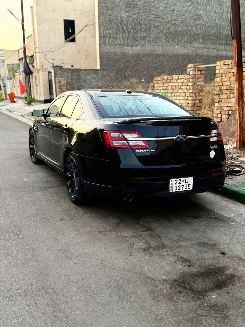 فورد تورس2014  ( SHO ).   خليـــجيي رقم اربيل ماشيه 163km
فول مواصفات اعلى فئه 
كفاله عامه  لون اسود. 
ربع بنيد فقط كلير بدون حادث اثر جراد 
فتحة سقف.
 شاشة  SONY لمس كبيرة تدعم نظام الملاحة (الخرائط) وكاميرا خلفية مع حساسات.
 نظام صوتي احترافي (Sony).
 كراسي جلد أصلية (بصمة SHO) مع ميزة التدفئة والتبريد والخزن.
 تشغيل عن بعد + بصمة أبواب وبصمة تشغيل.
 رادارات جانبية ونظام تنبيه النقاط العمياء.
 ويل  20 فئة السبور.
 إضاءة داخلية محيطية متعددة الألوان.
دواخل  اسود   
الدواخل:7الوان لد تحكم بلادي من الشاشه 
بصمة ابواب وبصمة تشغيل  - باسوررد باب
وسادات هوائية + رادار امامي وخلفي + حساسات
بردة خلفي 
بغداد للاستفسار    ***********
