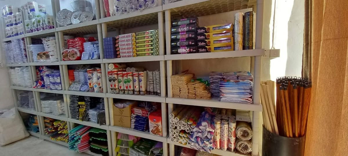 رفوف بلاستك عدد 6 ب 250 شلع***********
