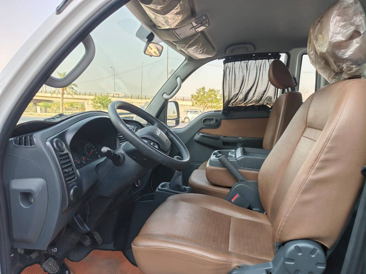 ​🚚 كيا بونكو (بوكس فحل) K4000s موديل 2025 للبيع 🚚
النوع: كيا بونكو (K4000s) - صندوق مغلق (بوكس فحل).
​الموديل: 2025.
​العداد: 16,669 كم فقط (بحالة الزيرو).
​الرقم: أربيل (أوراق وثائق كاملة).
​السنوية: نافذة لغاية عام   2030
​المواصفات والحالة:
​السيارة بحالة الشركة، نظيفة جداً وجاهزة للعمل فوراً.
​الصندوق مجهز ونظيف مناسب لنقل البضائع والمواد الغذائية.
​المقصورة الداخلية نظيفة جداً مع أكياس الشركة على الكوشن والكشنات جلد.
​حماية أمامي (دعامية استيل) مضافة.
​📍 المكان:  في محافظه (النجف الاشرف) 
 السعر  ((   220  ))&&&
📞 للتواصل  ‏‪***********‬‏
 والاستفسار    ‏‪***********‬‏
