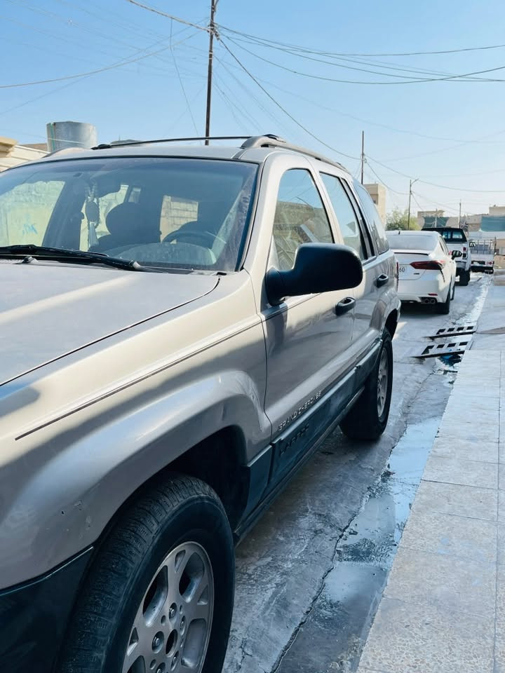مكلف بالنشر
جيب شيروكي (شخاطة) موديل 2000 
مكينه 6 تبريد ثلج السياره مفكوله كفاله عامه مكينه وگير ومن الصبغ والضرر والبارد ✨🙌
شرعيها صاحبها نفسو تحويل ثاني يوم 
السعر 65 $ الاتصال بالرقم ***********
