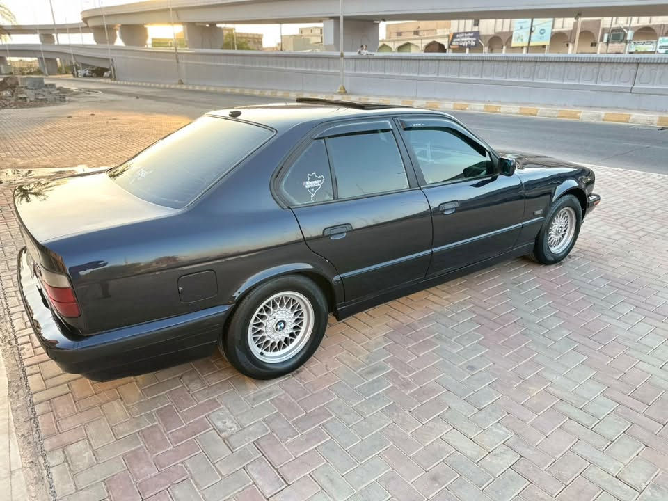 للبيع BMW
525 اصل 
مسكر عدل
بجم عريض
موديل 92
محرك شرط 
كير شرط 
تبريد❄️
تدفئه 🔥
دبل ايرباك
تخم تاير جديد
كشنات جلد
بدون قطرة خياس
كهربائيات بلاد كله شغال
مرايات منفصل
4 بطاين جديد
رقم بغداد تحويل مباشر
صبغ جماليه فقط بدون ضربه 
الداخل نضيف حييل
مكان السياره تكريت 
السعر 62 وبيه مجال قليل
للستفسار ***********
