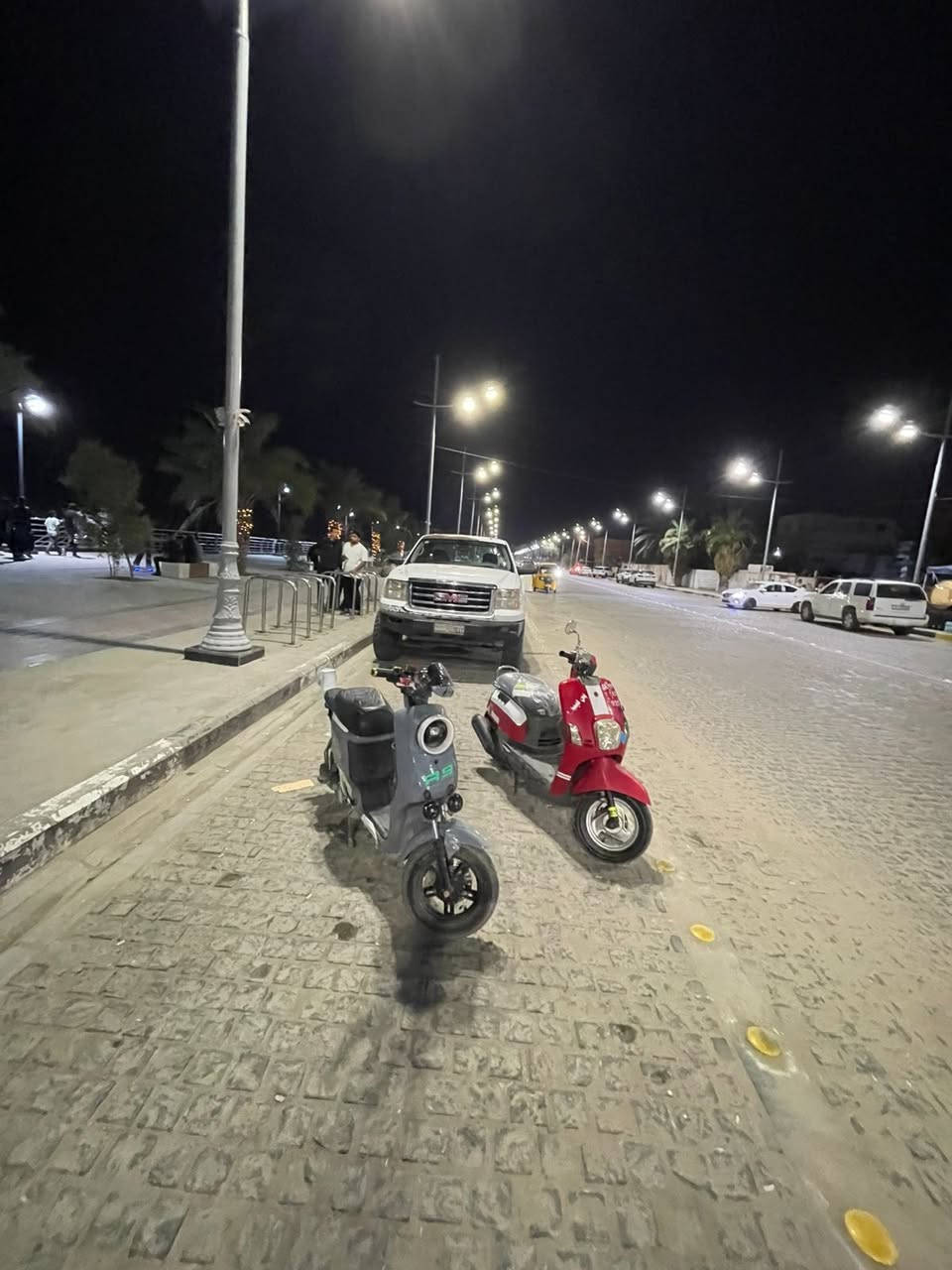 سلام عليكم 
دراجه R9 مديل 2026 للبيع 
ما صارلي 6اشهر من طلعته من الوكيل 
مواصفاته 
ويل ابيض 
بصمه سويجين كارت 
غراضه كامله 
بيه كسر بالتريشه الجوه 
بطاريات 32/5 امبير 
بطارايت 2 متفوخات فقط ونتفاخ بسيط 
وصل الوكيل وياه 
مكان الدراجه البصره البراضعيه
السعر 275 وبيه مجال 
الرقم وتساب فقط 
***********
