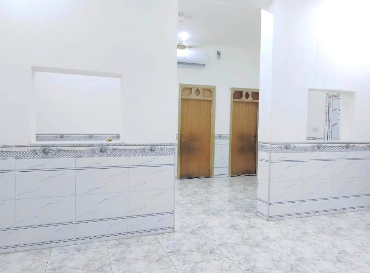🏡 بيت للبيع – حاوي النهضة | شارع شيخ تحسين

📐 المساحة: 300 م²
🏠 بناء حديث سنة 2022 – طابق واحد

✨ تفاصيل العقار:
• غرفتين نوم، وحدة ماستر سويت 4×6م
• صالتين كبار
• ديوانية 9×4م
• مجمع صحيات كبير
• صحيات داخلية وخارجية
• مطبخ 5×7م
• مناور كبار عدد 2
• بناء حديث وتشطيب مرتب

📍 الموقع: حاوي النهضة – شارع شيخ تحسين

📞 للاستفسار ومعاينة العقار:
***********

🏢 زورونا في مكتب العاصمة للعقار
📍 العنوان: بداية شارع مستشفى الشطرة العام
