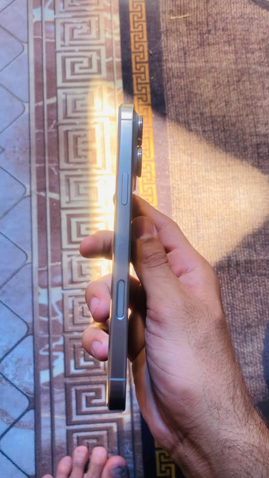 آيفون ١٦ برو ماكس • بطارية ٩٨٪ • مكفول