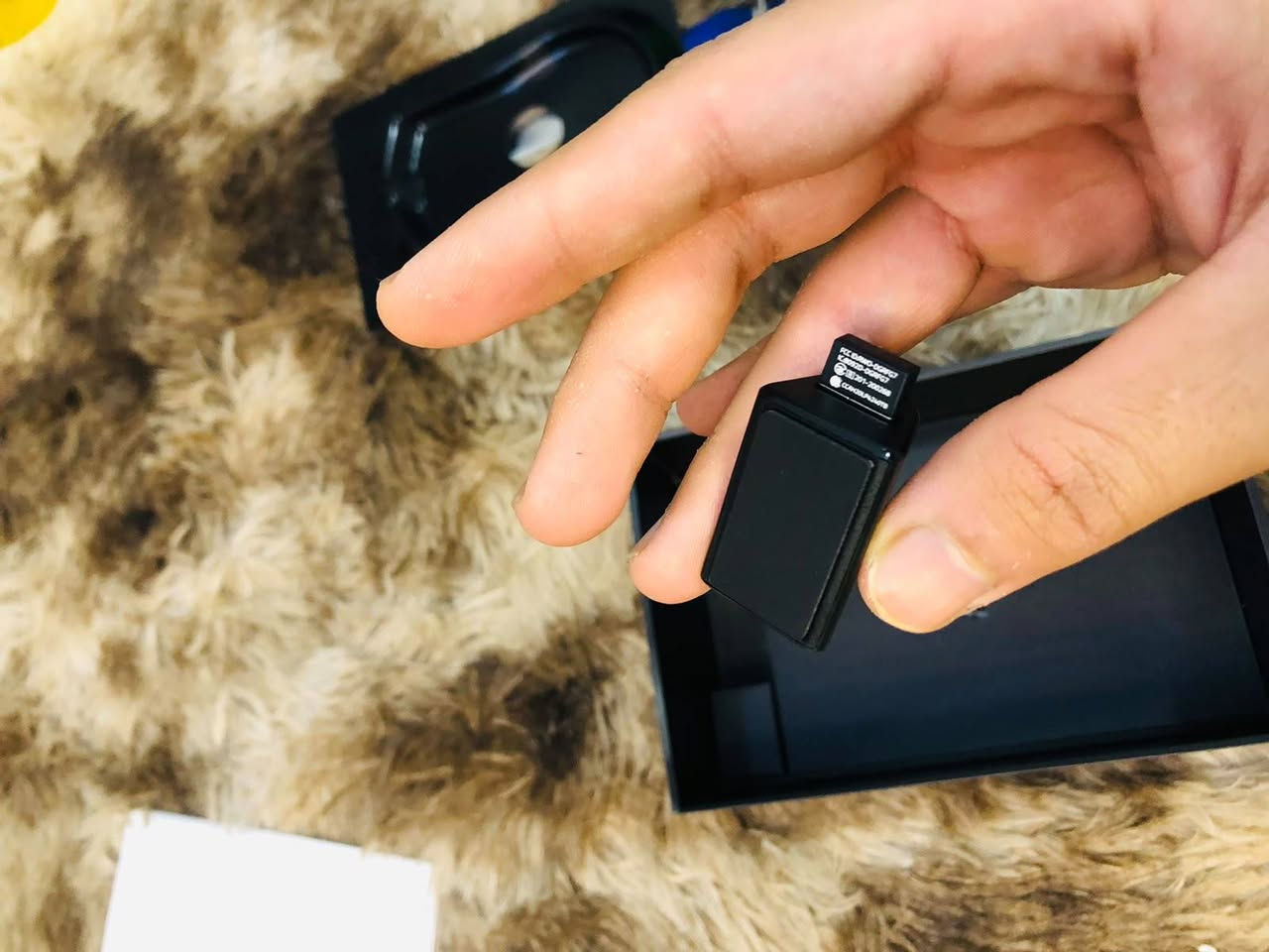 تواصل واتساب *********** سعره 75ألف مع توصيل 
ماوس الألعاب اللاسلكي Razer Viper V2 Pro باللون الأسود. [1]

أبرز مواصفات الماوس:

الوزن: تصميم خفيف للغاية يبلغ حوالي 58-59 جراماً لتسهيل الحركة السريعة. [1, 2]

المستشعر: مستشعر بصري بدقة تصل إلى 30,000 نقطة في البوصة (30K DPI). [1]

المفاتيح: مفاتيح بصرية للماوس من الجيل الثالث (Optical Switches Gen-3) لاستجابة فورية ودقيقة. [1, 2]

البطارية: عمر بطارية يصل إلى 90 ساعة من الاستخدام المتواصل، مع دعم الاتصال اللاسلكي السريع HyperSpeed. [1, 2]
