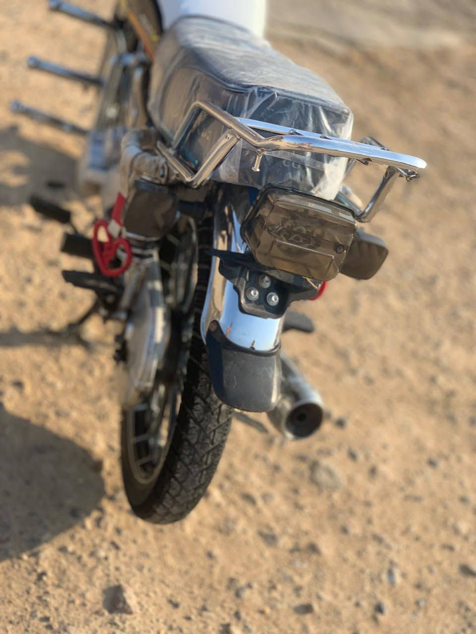 دراجه ايراني سونلك محرك 150 نضافه مثل ما واضح بالصوره موديل 24 وياه منفيس سعر 775 وبيه مجال لشراي ***********
