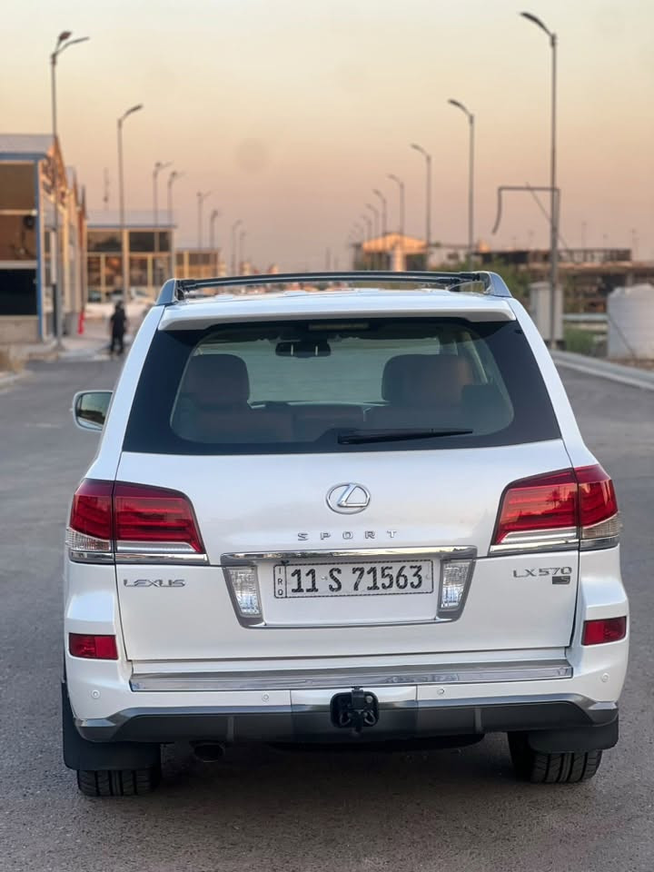 لكزس. LX 570 Sport.  2012 للبيع
المواصفات الأساسية:

2012 الموديل 

الفئة: LX 570 Sport (بريمي)

الممشى 190كم حقيقي

294$.  السعر 💣💣💣

داخلية لوني قرميد 

صفّان من المقاعد

نظام صوت Mark Levinson

الحالة: بيهه صبغ بنيد فقد مكفوله من الدواخل شواصي الغود بدنه شرط كفاله 
كير مكينه مكفولات السياره مابيهه ابد نقص صدر جديد تبريد تايرات السياره احله من الصور 

المحرك والكير بحالة ممتازة ولم يتم فتحهما

لا توجد أي التزامات أو ديون على السيارة

تحويل مباشر

المواصفات:

تشغيل ودخول ذكي (بصمة)

نظام مانع الانزلاق

شاشة معلومات

مقاعد جلد

تدفئة وتبريد للمقاعد

تهوية (شفط) للمقاعد

ذاكرة للمقاعد

ثلاجة

5 كاميرات

حساسات

رادار أمامي

مصابيح زينون

فتحة سقف

باب خلفي كهربائي

مرايا كهربائية

مكيف هواء أوتوماتيكي مزدوج

أوضاع قيادة Eco وSport

العديد من المواصفات الأخرى

رقم الهاتف: ***********
مكان السياره بغداد البلديات
