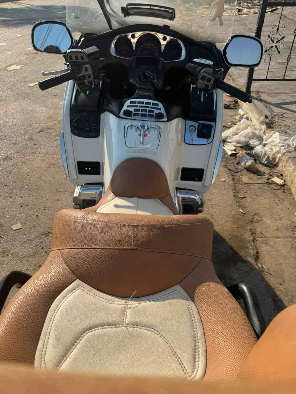 سلام عليكم كولدن 1800 مديل 2002 يابانية ماسحة ABS رقم بغداد بااسمي تحويل ماناقصهة شي تخم تاير دسكات مسجل بك جكات كل شغال دراجة ربع ماتصرف عليهة كاملة تخم زنون بيهة سماعات 6 شغالات مكاني بغداد حي اور سعرها 65 بيهة مجال 
***********
