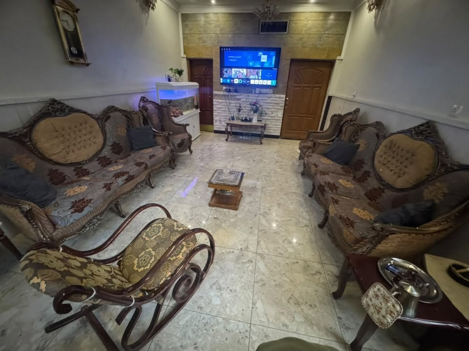 تخم ملكي للبيع 10 نفرات نظيف خشب  دمياطي السعر مليون 200 الخشب ثقيل  التواصل ع الرقم ***********
