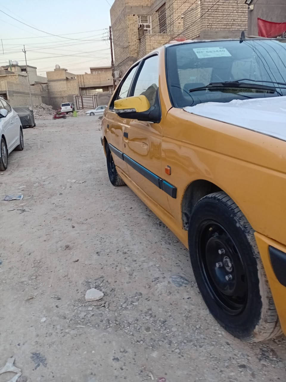 سلام عليكم بيجو بارص للبيع مديل 2015 سياره مكينه ما مفتوحه سياره على ايدنه مثل ما موضح عدكم بيه شخطه بالباب وبيه جاملغ مبدل بس سياره تبريد ماله شغال بس عوزه بس غاز سياره كهربائيات كله شغاله سياره جاهزه سعر 33 وبيه مجال حك جيه مكاني بلديات ضباط الثانيه رقم ***********
