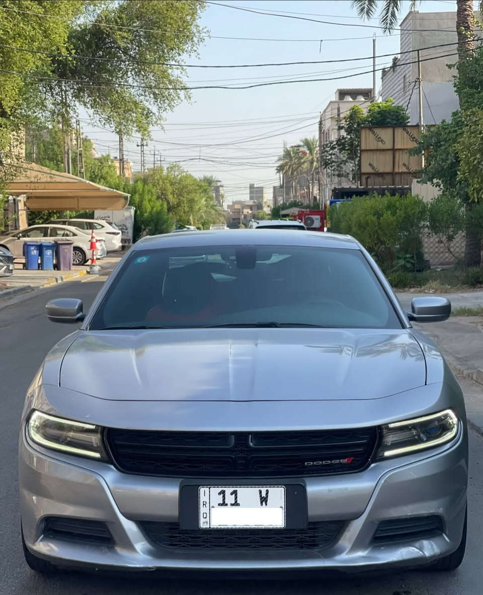 جارجر 2018 SXT وارد خليجي ماشيه 69 الف كيلو متر حقيقي على وضع الشركة برغي ممفتوح بيها الون رصاصي ((بدون صبغ او تبديل بيه بارد مقدار 4 أصابع بمقدمة الجاملغ الأمامي)) 
وخدوش ورصعات شارع بسيطه كما موضحه بالصور والسونار
مكينة 3600 كير طيارة ✈️ داخل جلد احمر شاشة كبيرة + كامرة خلفية وحساسات ، كرسي السايق كهرباء  فول تحكم استيرن تشغيل عن بعد 2 بصمات ، هزة جديدة رقم بغداد دولي بأسمي . للتواصل ***********

