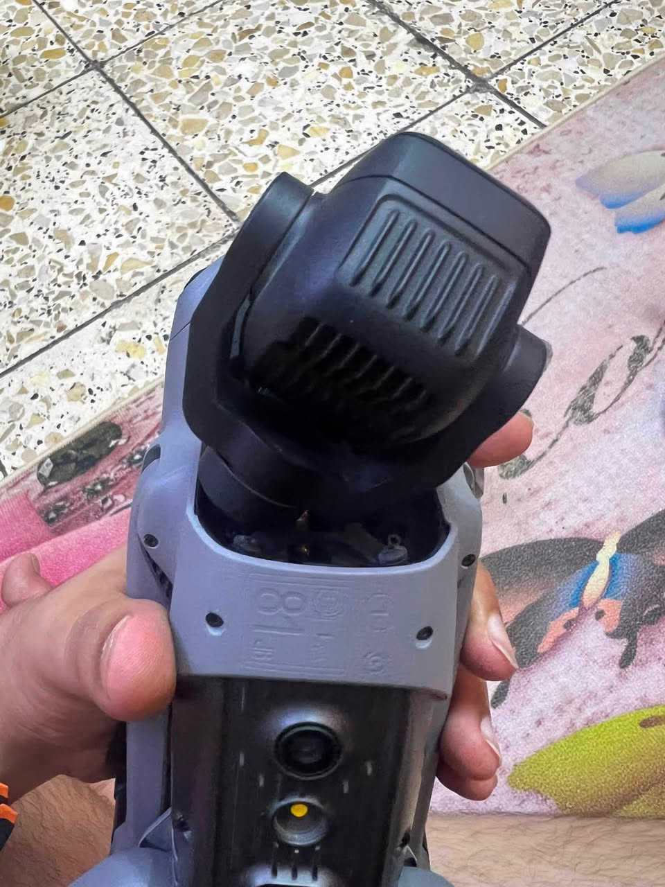 للبيع للبيع درون AIR 3 s   

السعر (خاص خاص)حتى محد يكسر بالسعر 

*********** 📞 

المواصفات 👇🏻

* الوزن: 724 غرام
* مدة الطيران: لحد 45 دقيقة تقريباً
* السرعة القصوى: 21 متر بالثانية
* مقاومة رياح قوية وثبات ممتاز بالتصوير 

الكاميرات

* كاميرا رئيسية:
    * 1 إنج CMOS
    * دقة 50MP
    * فتحة عدسة f/1.8
    * ممتازة بالتصوير الليلي واللو لايت
* كاميرا تيليفوتو:
    * 48MP
    * تقريب بصري 3x
    * عدسة 70mm للتصوير السينمائي والبورتريه 

الفيديو

* تصوير:
    * 4K حتى 120fps
    * FHD حتى 240fps
* يدعم:
    * D-Log M
    * HLG
    * 10-bit Color
* مناسب للمونتاج السينمائي والكلر گريدنغ 

التثبيت والأمان

* جيمبل 3 محاور ميكانيكي
* مستشعرات تفادي عوائق بكل الاتجاهات
* LiDAR أمامي للطيران الليلي
* Smart Return To Home ذكي حتى بالليل 

التخزين والبث

* ذاكرة داخلية 42GB
* يدعم microSD
* بث فيديو O4 بعيد وواضح جداً
* نقل ملفات لاسلكي سريع 

مناسب لمنو؟

* تصوير أعراس وسفر
* تصوير سينمائي
* يوتيوب وريلز
* تصوير عقارات ومحتوى احترافي
