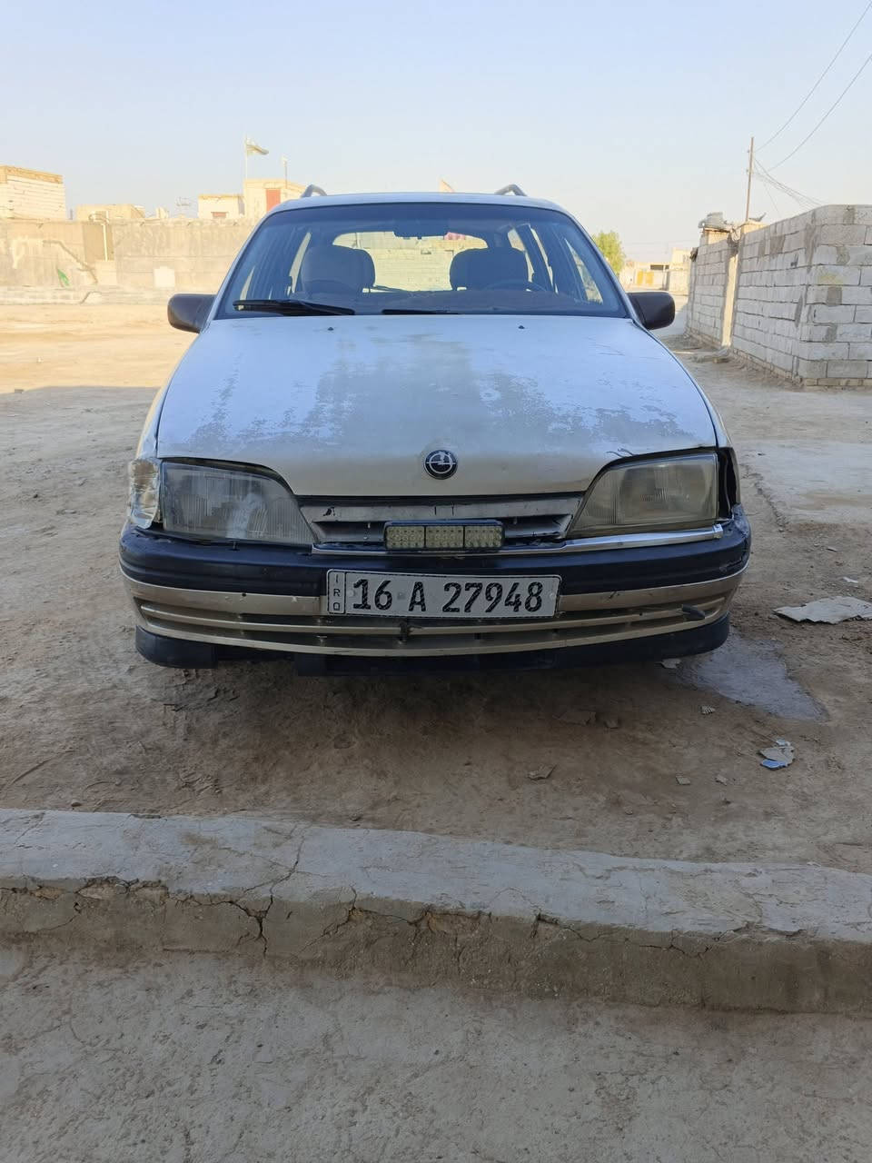 سلام عليكم اوبل اوميكه موديل 1993
محرك جديد حجم الفين 2000 كير حداديه تاير جديد كله رقم دوانيه سنويه بسمي  جديده 2030 كهربايات كله شغاله مكاني دوانيه قضاء شاميه سعر 25 وبيه مجال انتصل ***********
