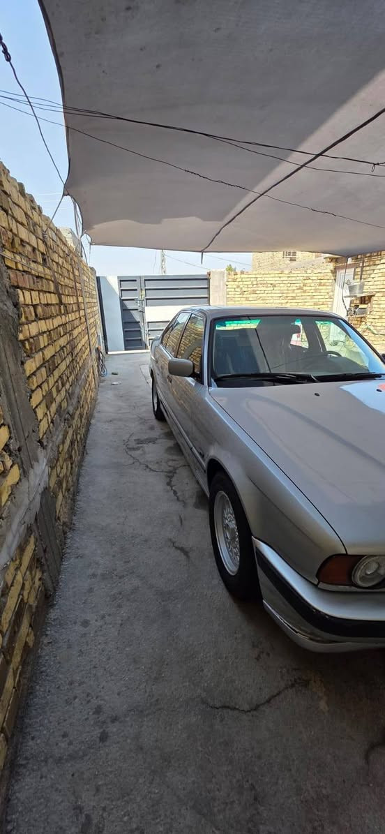 السلام عليكم BMW للبيع مديل 1992 مكفوله من الضربه صبغ عام للجماليه السياره كهرباء سايد بريك يدوي سقف سلايت  كير اوتوماتيك السعر 65وبيه مجال 
الاستفسار 
***********
العنوان الحله حي النصر  قرب الساده ابو خطه
