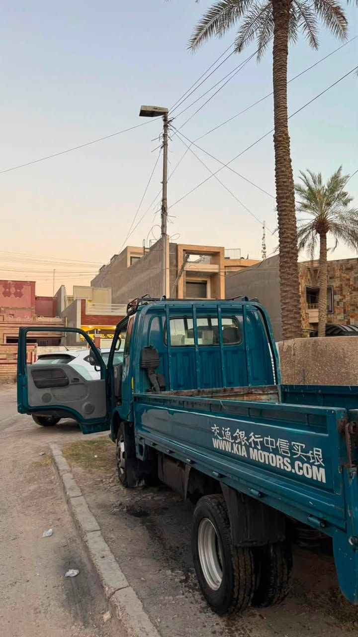 السلام عليكم
كيا حمل فونتيرا  للبيع 
فحل موديل2002
قلاب رقم انبار مشروع وطني
السنوية صاقطة صار 3 سنوات شرط التحويل
مصبوغة حزام 
صدر كير مكفول . المكينة تنقص 
الكهربائيات بيها نواقص
وبيها شوية خياسات 
السيارة خير من الله بس متروكة صارلها فترة ينرادلها شوية ادامة 
مكان السيارة بغداد 
السعر 48 وبيها مجال بسيط
للأستفسار  *********** واتساب
