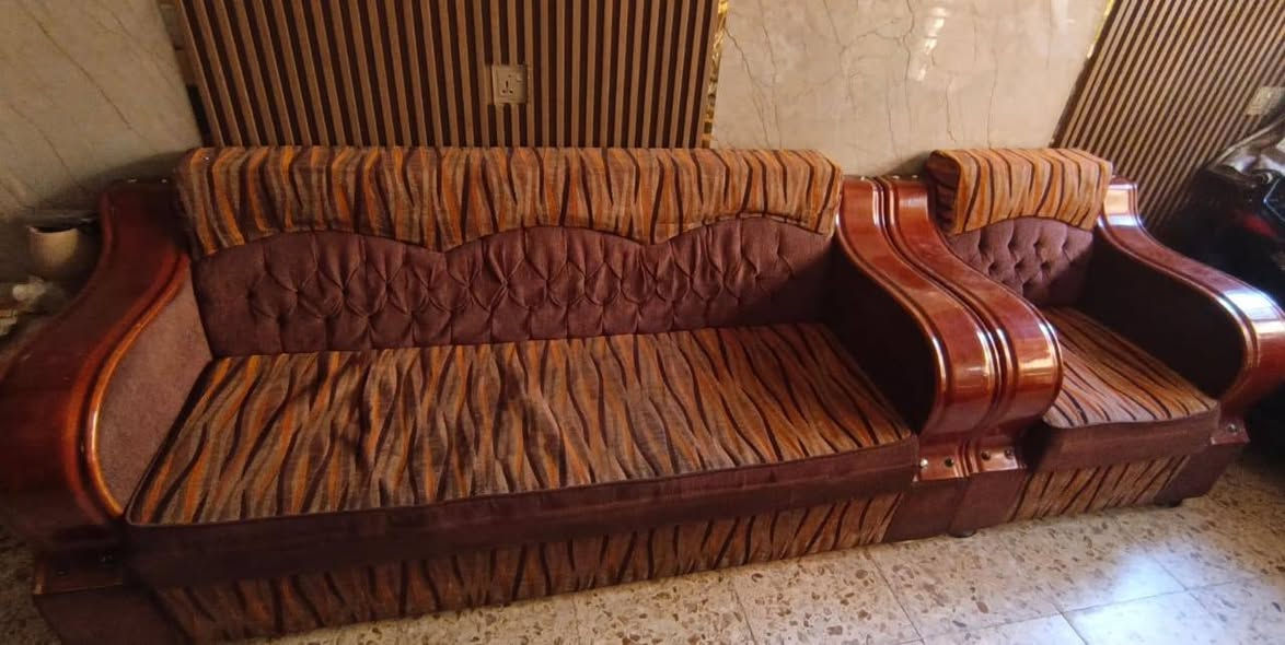 سلام عليكم ورحمة
تخم قنفات 10مقاعد للبيع نضيف جدا مستعمل قليل سعر ٤٠٠ وبي مجال  مكان بغداد الحريه ***********
