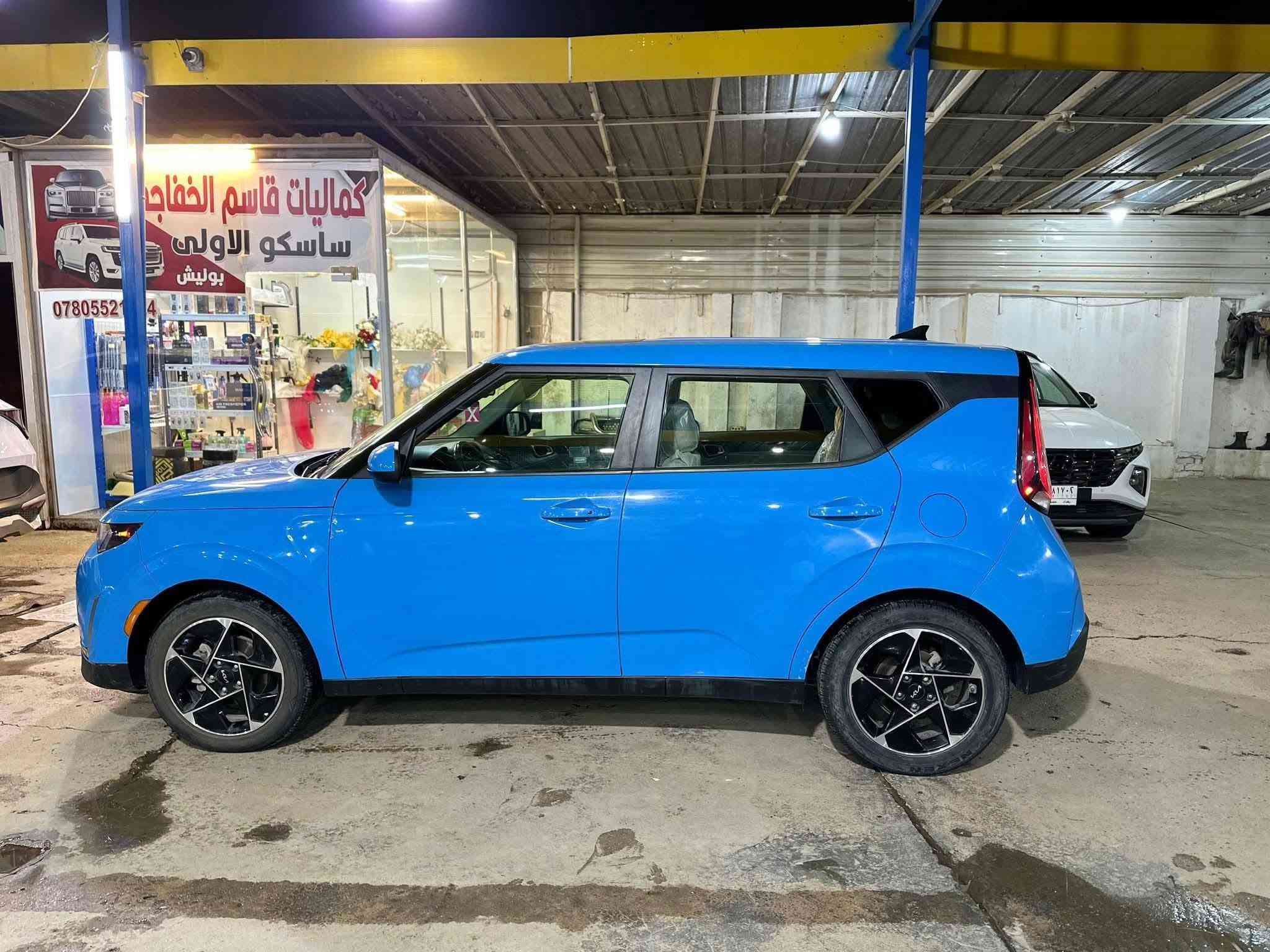 🚗 كيا صول موديل 2023  فول 1/1 رقم بابل باسمي تحويل ثاني يوم 

 • المحرك المرغوب : 2000

 • شاشة كبيرة 
, فتحه 
 • كار بلاي 
• بصمه 
• تشغيل عن بعد
• بصمه ابواب
 • كاميرا خلفية
• تدفئة كشنات
 • مكيف هواء
 • تتوقف ذاتي
• تحديد مسار 
 • أنظمة أمان (ABS – ثبات إلكتروني – مانع انزلاق)

📊 تفاصيل السيارة:
▪️ الموديل: 2023
▪️ اللون: ازرق
▪️ الممشى: 63km
▪️ الحالة: موضح بالصور (شاصي لغود مكفولات)  
▪️ الاتصال على الرقم التالي ***********
▪️ بابل
■ 155$

نص مكتوب في الصور:
- 2 / 12 BidCars bid.cars
- 5 / 12 BidCars bid.cars