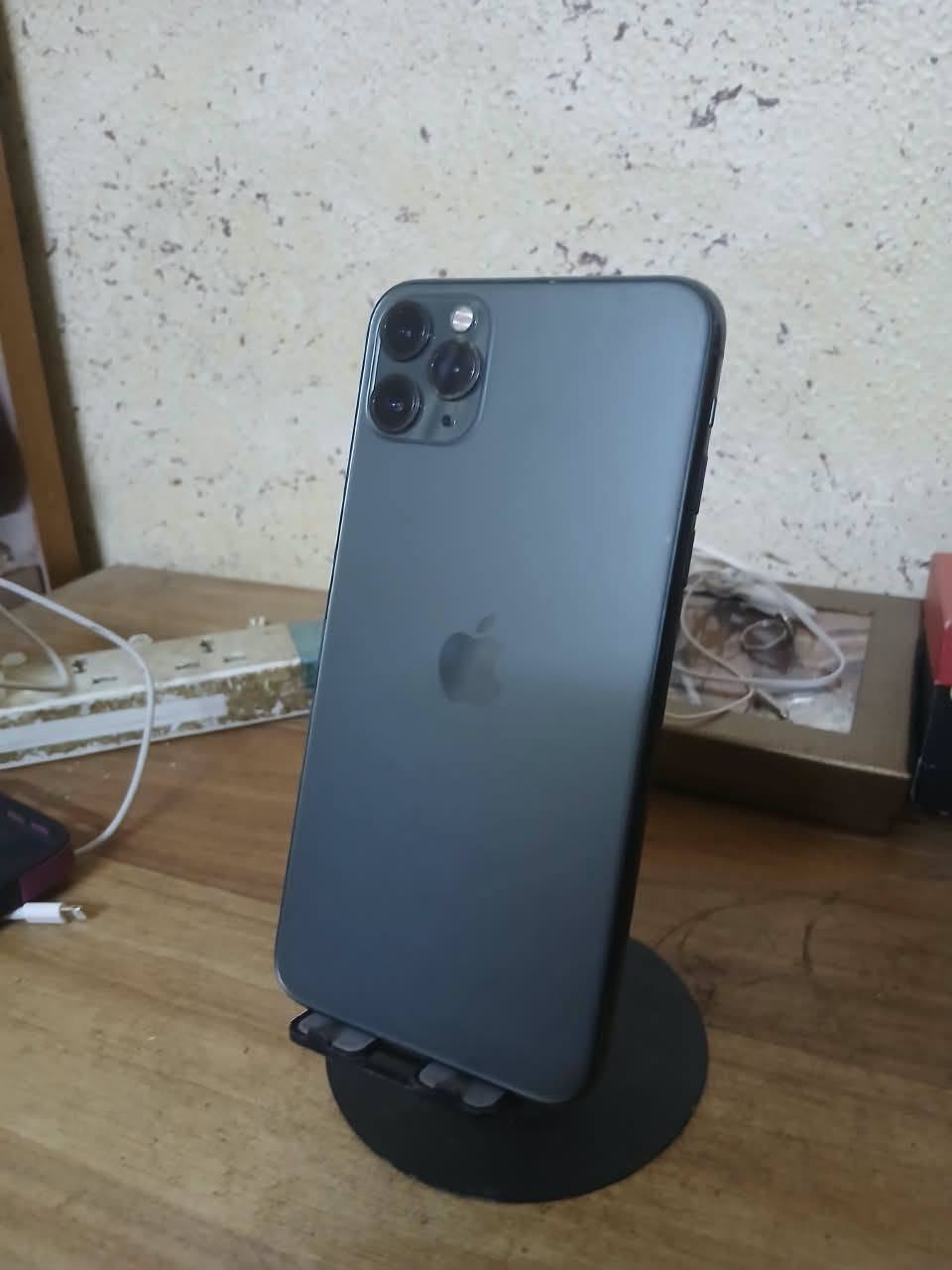 يالله 🤍
‼️ اخوان التفاصيل وسعر خاص او واتساب مفتوح 24 ساعه ‼️
ايفون 11 برو ماكس  📱( مفتوح تخطي ) 
ذاكره 256 💾
بطاريه 82🔋
‼️الضرر : كسور بالكلاس فقط ‼️
السعر مناسب ✨
مكاني محموديه مجمع القادسيه 
***********

نص مكتوب في الصور:
- حول الاسم iPhone إصدار iOS 26.6.1 اسم الطراز iPhone 11 Pro Max رقم الطراز MWGN2LL/A الرقم التسلسلي FK1D135CN70L سجل تاريخ القطع والخدمة الشبكة الأغاني الفيديوهات الصور السعة متوفرة
- ٩:٠١
- الإعدادات
- حساب Apple
- سجّل الدخول للوصول إلى بيانات iCloud، وApp Store وخدمات Apple والمزيد.
- نمط الطيران
- Wi-Fi
- غير متصل
- Bluetooth
- مشغل
- خلوي
- متصل
- نقطة اتصال شخصية
- البطارية
- عام
- تسهيلات الاستخدام
- الاستعداد
- بحث