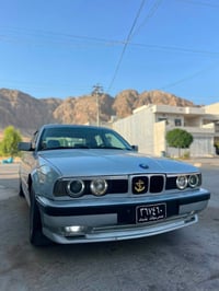 ەرەتا بەناوی خوای گەورەو مهرەبان BMW 1991 520 فول فول چوار جام کارەبای...