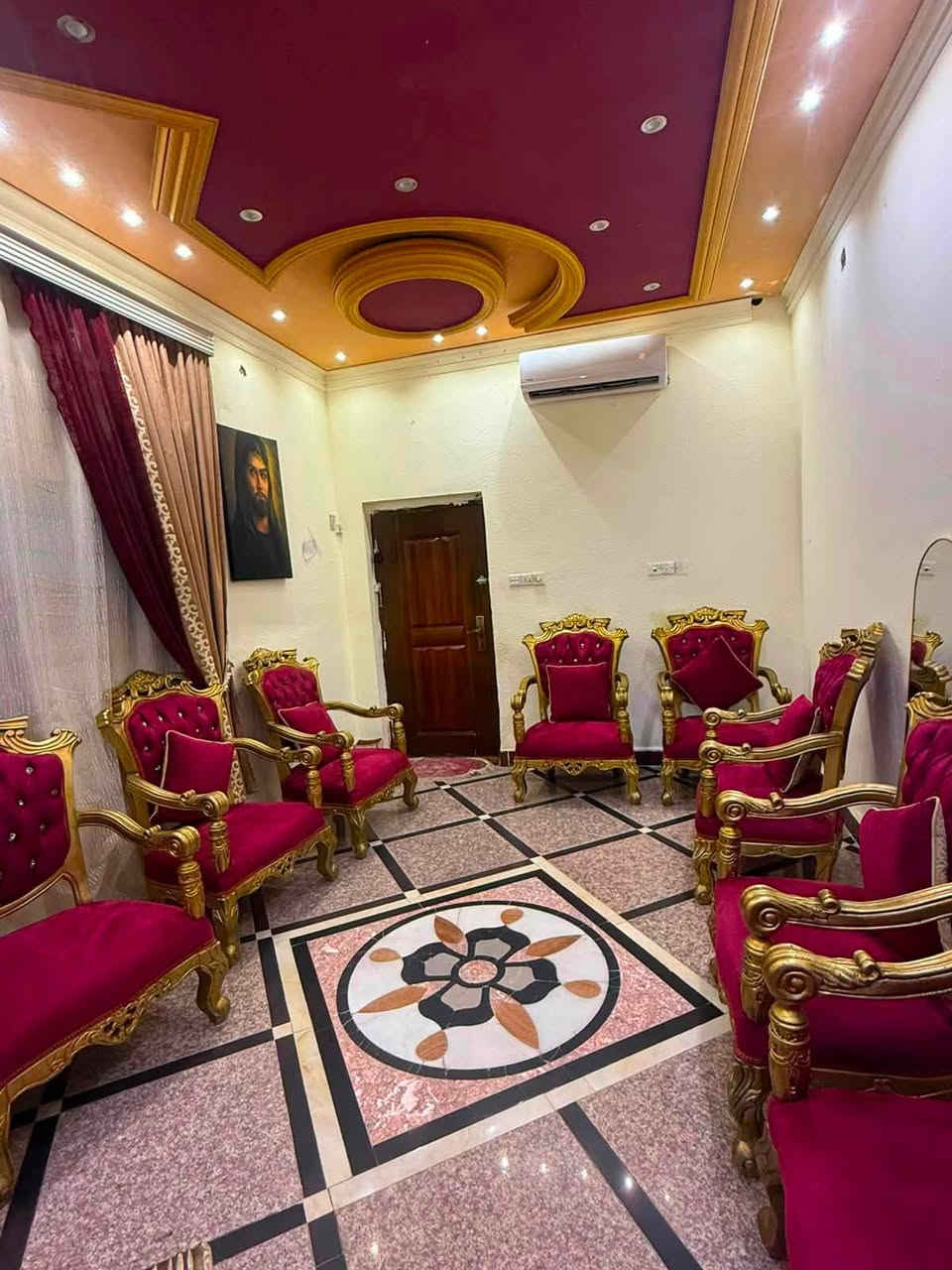 🏡 بيت للبيع في حي الزهراء – المربع الذهبي

📍 الموقع: حي الزهراء، قرب مستشفى النفط
📐 المساحة: 100 م²
🌿 مقابل حديقة، بمنطقة راقية وهادئة جداً
🏗️ سنة البناء: 2018

🔹 الطابق الأرضي:
• استقبال 4×5 م
• مطبخ مفتوح على الصالة
• غرفة نوم
• صحيات عدد 2
• كراج

🔹 الطابق الأول:
• غرفتين نوم
• صحيات

🔹 الطابق الثاني:
• غرفة غسيل
• غرفة كبيرة

💰 السعر: 450وقابل للتفاوض

📞 للاستفسار والتفاصيل والتواصل، يرجى المراسلة.

***********
