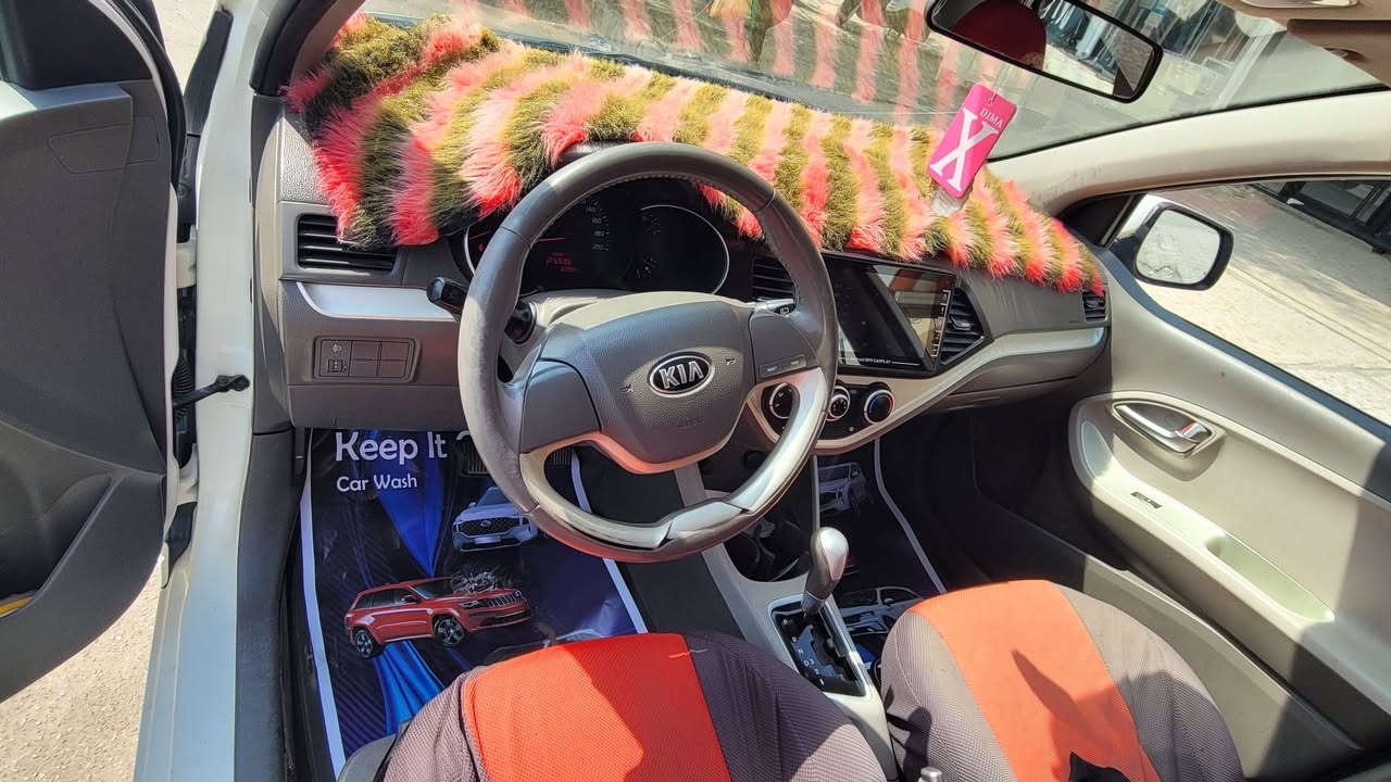 سلام عليكم 
من رخصت الادمن 
كيا بيكانتو موديل2017 وراد خليجي
مكفولة من الضربة والصبغ والتبديل 
بيها رصعة بالباب الخلفي مصورها 
السيارة ماشية 60الف السيارة جاهزة اي نقص مابيها تراي وين ميعجبك تبريد ثلج السيارة كير محرك كفالة السيارة بأسمي شرط التحويل السعر 93$ 
هاتف: ***********
