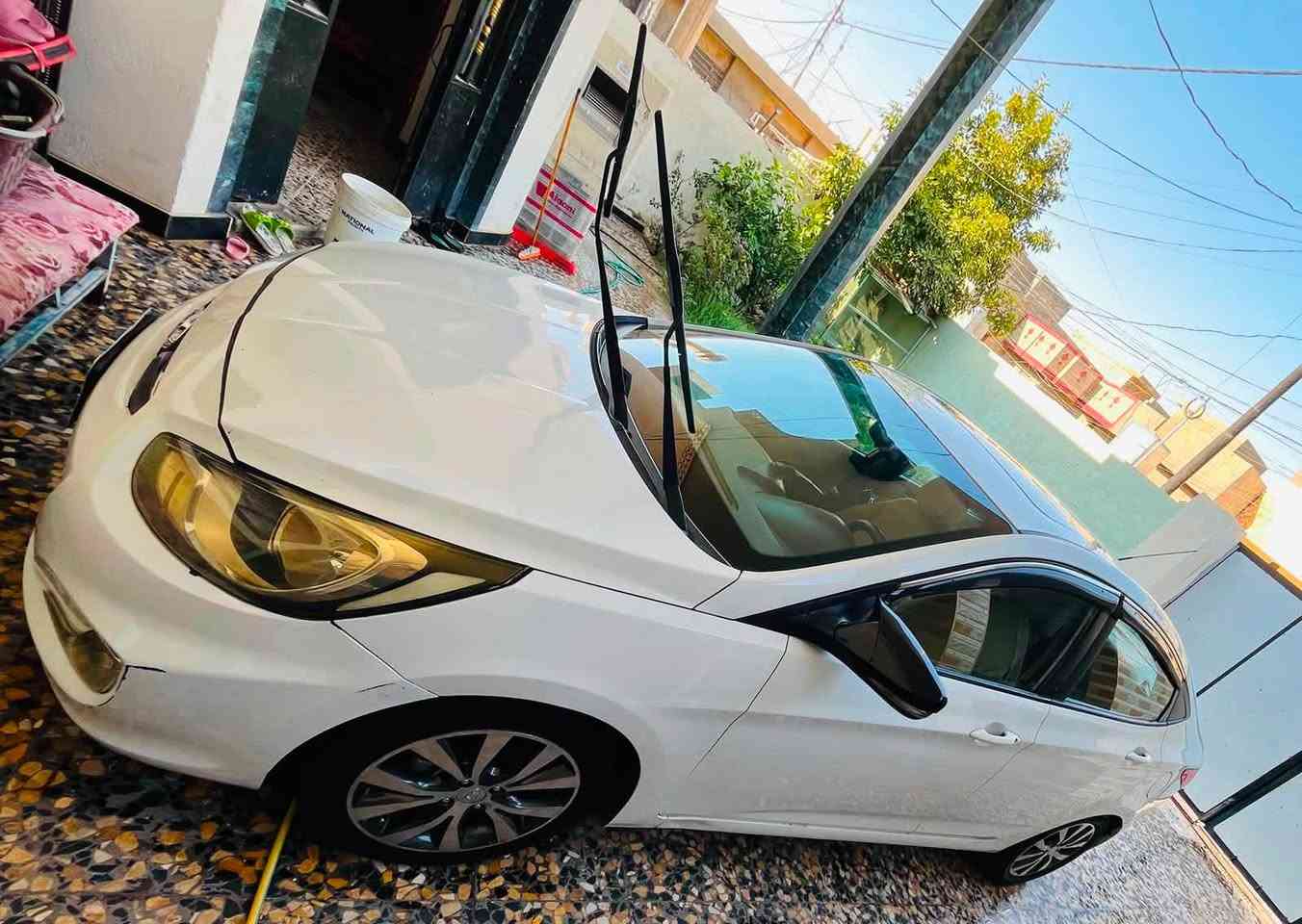 السلام عليكم اكسنت موديل 2015 خليجي 

نظام بلو فول مواصفات 
٤ دسك 
٥ ويل كب 
كفاله عامه من الضرر فقط صبغ البنيد 
سياره بسمي شرط تحويل 
سنويه جديده وهزه جديده 
مكان سياره فلوجه 
سعر ٩٨
الاستفسار ***********

