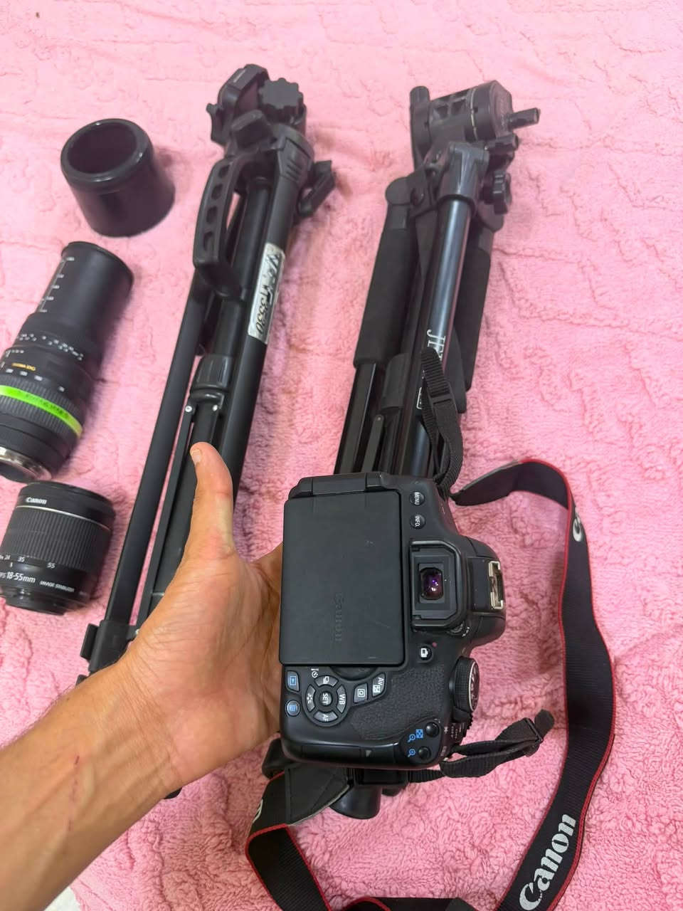 📸 للبيع كاميرا كانون Canon D750

كاميرا بحالة ممتازة جداً، جاهزة للاستخدام ومرفقة بملحقاتها:

🔹 بطارية أصلية
🔹 كيبل
🔹 عدسة زوم أصلية مال الكاميرا
🔹 عدسة زوم 70-300 جديدة
🔹 ستاند أصلي عدد 2
🔹 جميع الملحقات موجودة وجاهزة

العنوان البصرة /  شط العرب الحوطة 

السعر تصال  بخدمتكم جميعاً 

***********
