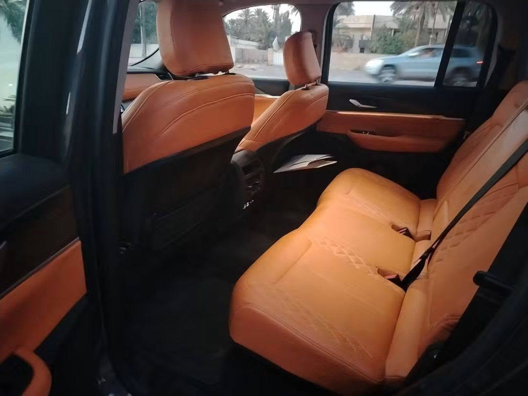 جيب ٢٣ لمتد حادث باب السائق فقط رقم بغداد باسمي للتواصل ***********
