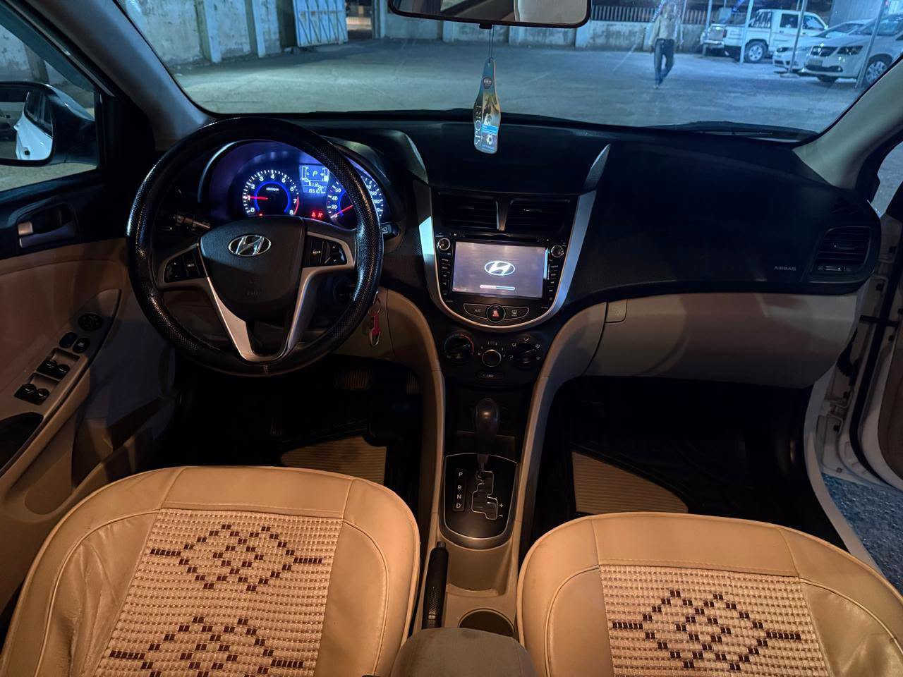 هواندي اكسنت ..٢٠١٦ 
#العداد : ١٥٠ الف KM 
رقم أربيل: 
السياره مجهزه هزه سنويه جديد 
علما بأن السياره لايوجد فيها صبغ ولا تبديل 
المواصفات: 
كشن جك 
شاشه وكامير 
سلايت حساسات 
تحكم ستيرن جهتين 
ويل كروم + داخل عسلي 
السعر : ......... خاص 
#الاتصال: ***********_*********** 
#العنوان: الموصل _ الحمدانية معرض نجيب اوفي للسيارات
