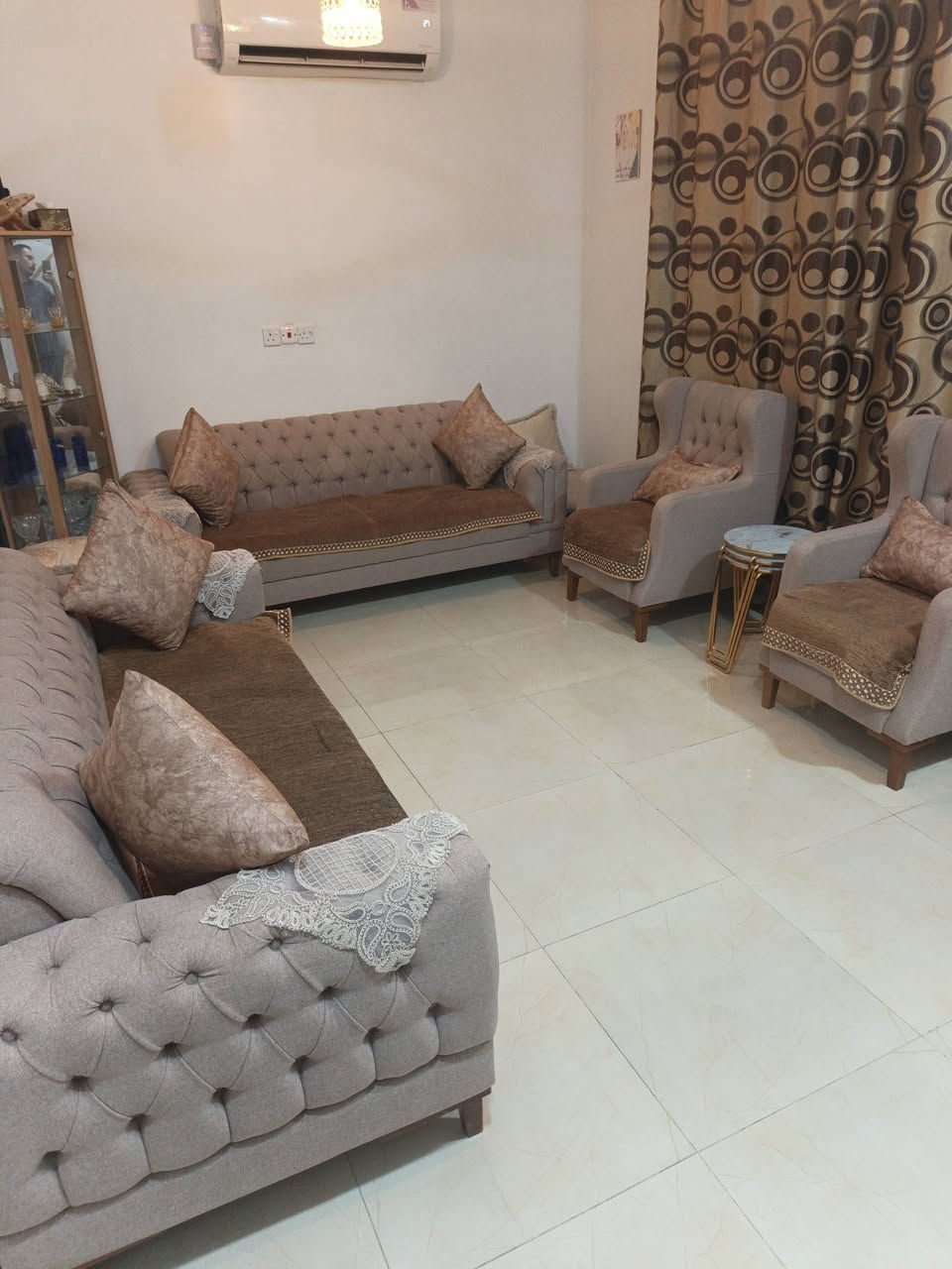 السلام عليكم دار للبيع طابقين يحتوي على استقبال+مطبخ+ غرفتين نوم +حولي+ حمام ..بالاضافه ماء وكهرباء وتبليط الواجهه ١٠ متر المساحه ٧٢ متر منطقه حلوه وهادئة جاهز من كل النواحي المكان مجمع شواطئ دجله شارع الفلل سند ٢٥ للاستفسار رقم الهاتف او وات ساب ***********
