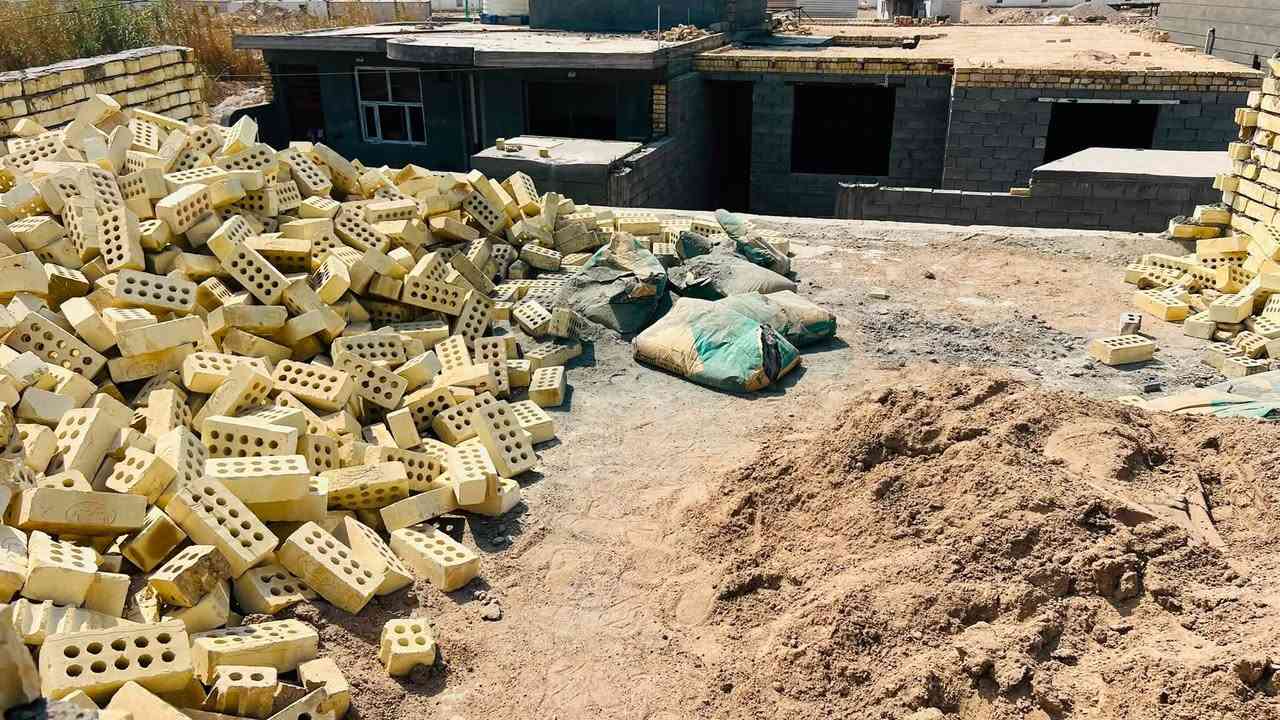 ‏سلام عليكم بيت 100 متر كامل كهرباء وماء مجاري طابقين للبيع العنوان الصويرة مقابل الكراج الموحد نوع الجنس زراعي مقابل الشقق سعر 35 وبي مجال هاتف ***********
