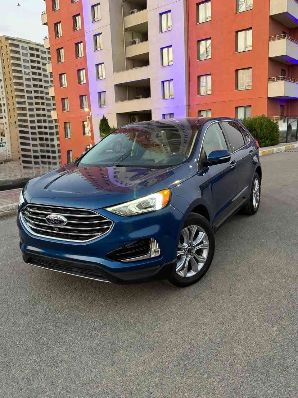 🔥 للبيع: فورد إيدج تيتانيوم (Ford Edge Titanium) موديل 2023 🔥
📌 التفاصيل العامة:
النوع: فورد إيدج (Ford Edge)
الفئة: Titanium (تيتانيوم - أعلى فئة)
الموديل: 2023
اللون: أزرق ملوكي مميز
العداد: 28,500 ميل فقط
✨ حالة السيارة:
البودي / الصبغ: صبغ باب خلفي جهة اليمين فقط.
الجاهزية: بقية السيارة مكفولة بشرط الفحص وبحالة ممتازة جداً.
⚙️ أبرز المواصفات (فول مواصفات Titanium):
نظام دفع رباعي (AWD).
داخلية جلد أوف وايت / بيج مميزة جداً بحالة الشركة مع نقشات التيتانيوم.
الشاشة العمودية العملاقة الحديثة مع تدعم Apple CarPlay و Android Auto.
نظام الملاحة والتكييف والتحكم الكامل من الشاشة.
مرايا جانبية تحتوي على رادار النقطة العمياء (Blind Spot).
كاميرا خلفية وحساسات توقف.
إضاءة LED كاملة (أمامي وخلفي مع كشافات).
بصمة تشغيل ودخول ذكي بدون مفتاح.
ويل ألمنيوم حجم كبير بلادي خاص بفئة التيتانيوم.
💰 السعر المطلوب: 171 ورقة ($17,100)
كفالة رقم: 15 ورقة 
📍 الموقع: [اربيل]
📞 للتواصل والاستفسار: [***********] يتوفر واتساب أربيل, العراق
