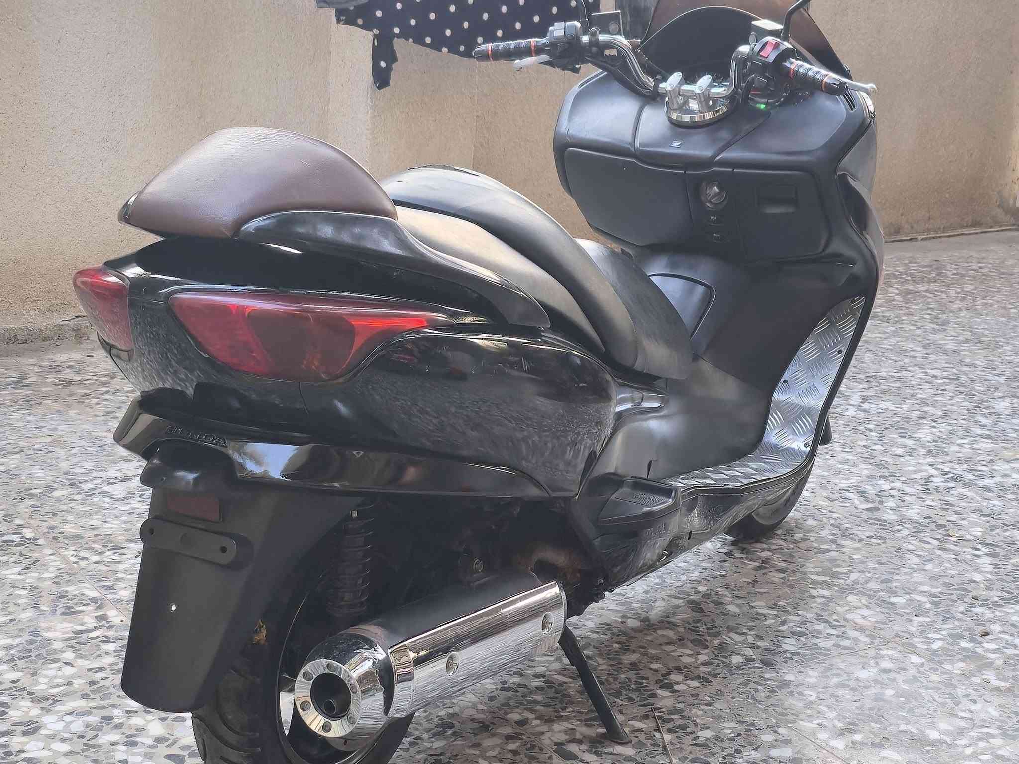 للبيع دراجه فورزه صفر ثمانيه الدراجه نضيف كلش مكفول اي نقص مابيه شكل نفس الصور واحلى مواصفاته سبعه كير اربع تحويلات بصمه ستان كهربائي طلوب جنطه دوسات نيكل قبق كلجات نيكل قبق شوته نيكل  وبعد خواي مواصفات بيه مكاني كربلاء للتواصل سعره 9ورقات على الرقم ***********\\\***********
