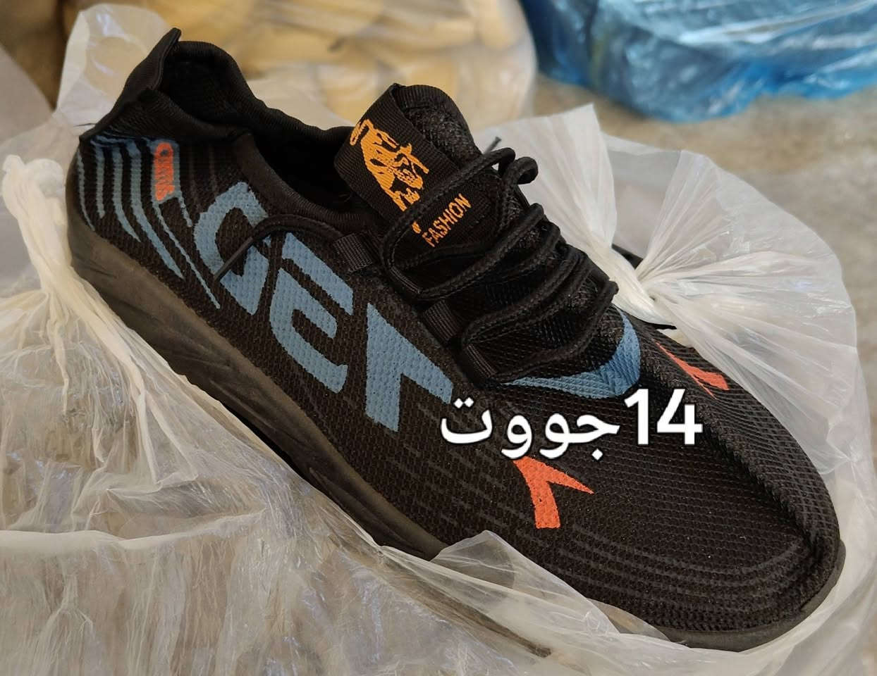 خوار هەموو بازاڕ ئەیفرۆشم،،هەڕاجم کردووە
هەمووی بەیەکەوە دەفرۆشم نزیکی 700جووت کالەی زۆر  ڕاقی و نازدار و تایبەت و کوالێتی بەرز 
هەرکەس ویستی پەیوەندی بکات بە 
***********
واتسابیشی لەسەرە

نص مكتوب في الصور:
- 24 جووت
- 25 جووت
- 14 جووت
- 8 جووت