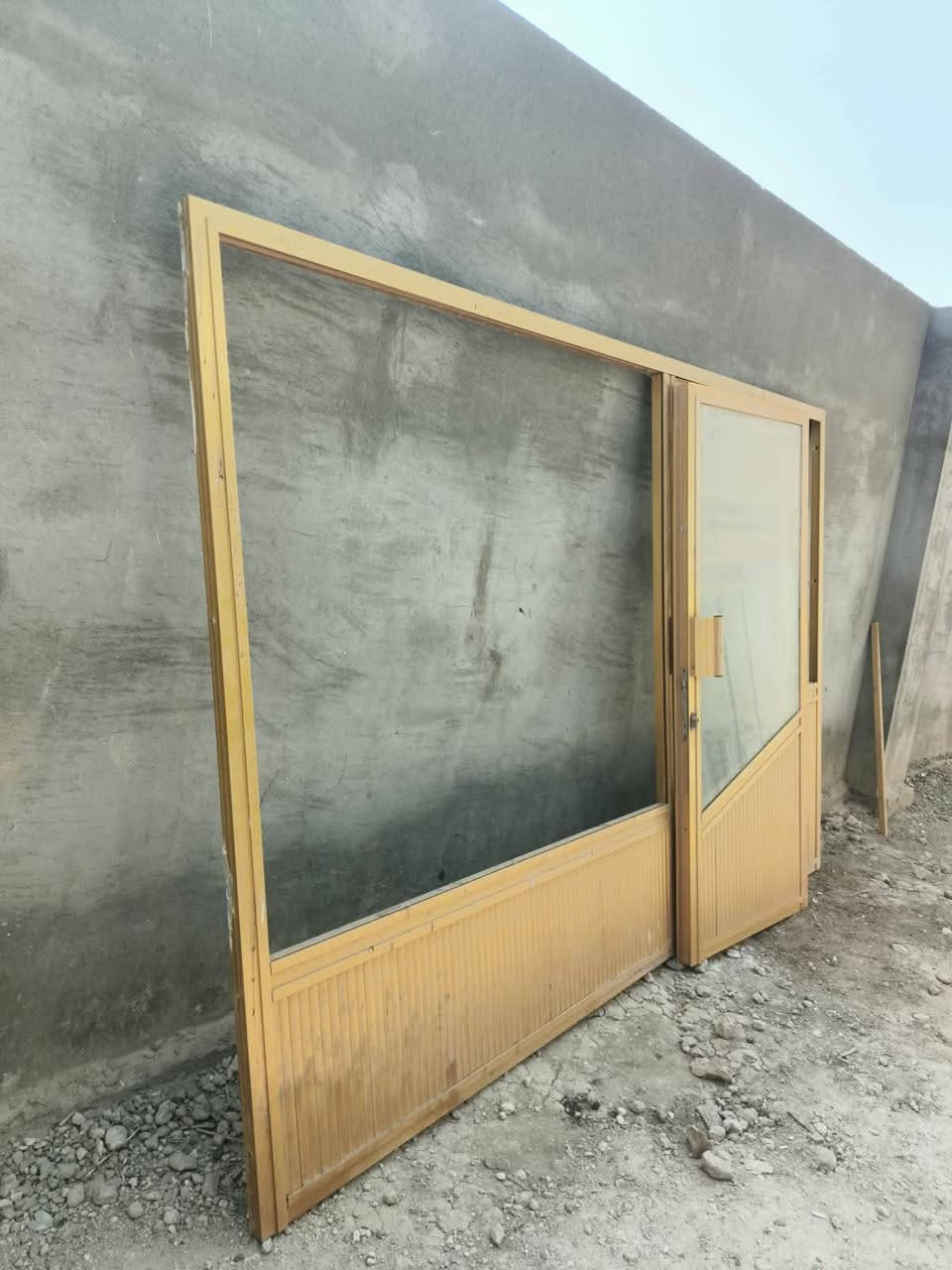 باب المنيوم لون ذهبي للبيع
***********
