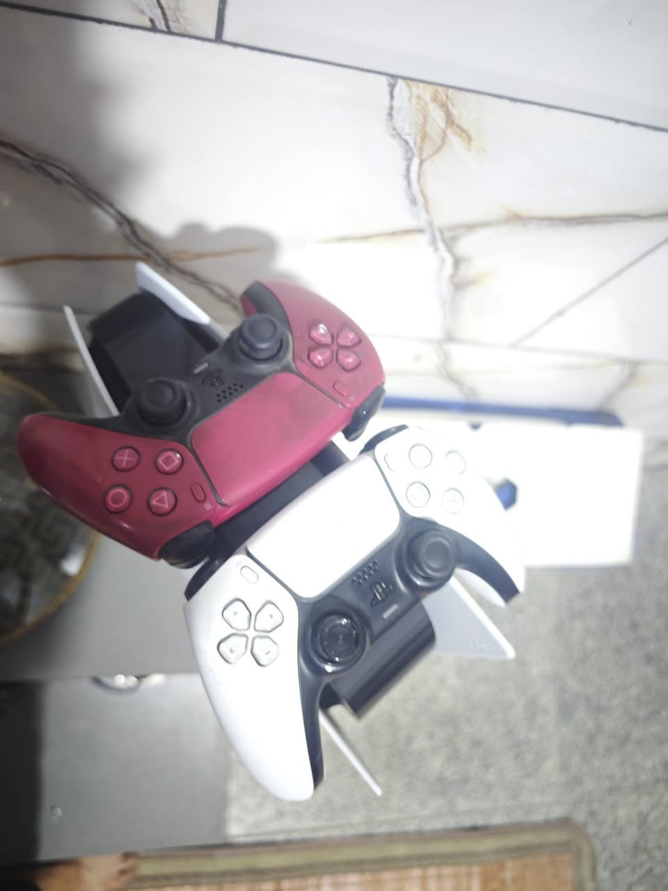 نظافه ١٠٠٪
الذاكره ٨٢٥
جوستكات ٢ 
ملحقات كامله 
العاب ٣ ps5 وثنين ps4
السعر ٩٠٠ الف
المكان الامين 
المراسله واتساب فقط 
***********
