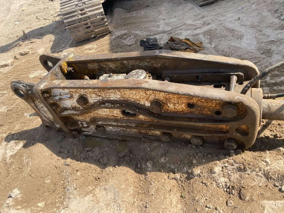 سلام عليكم جك فور كاوه لبيع حيل نظيف بس بيه البستم مكسور العنوان الرمادي السعر 24ورقه وبيه مجال حك الجيه رقم الهاتف ‭***********‬ @إشارة
