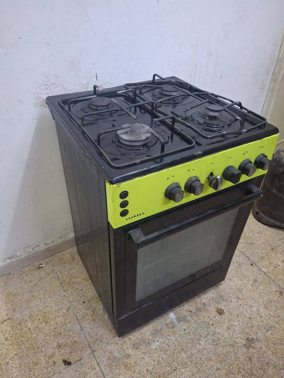 طباخ كله شغال قفل 35 ليحب يتصل ***********

