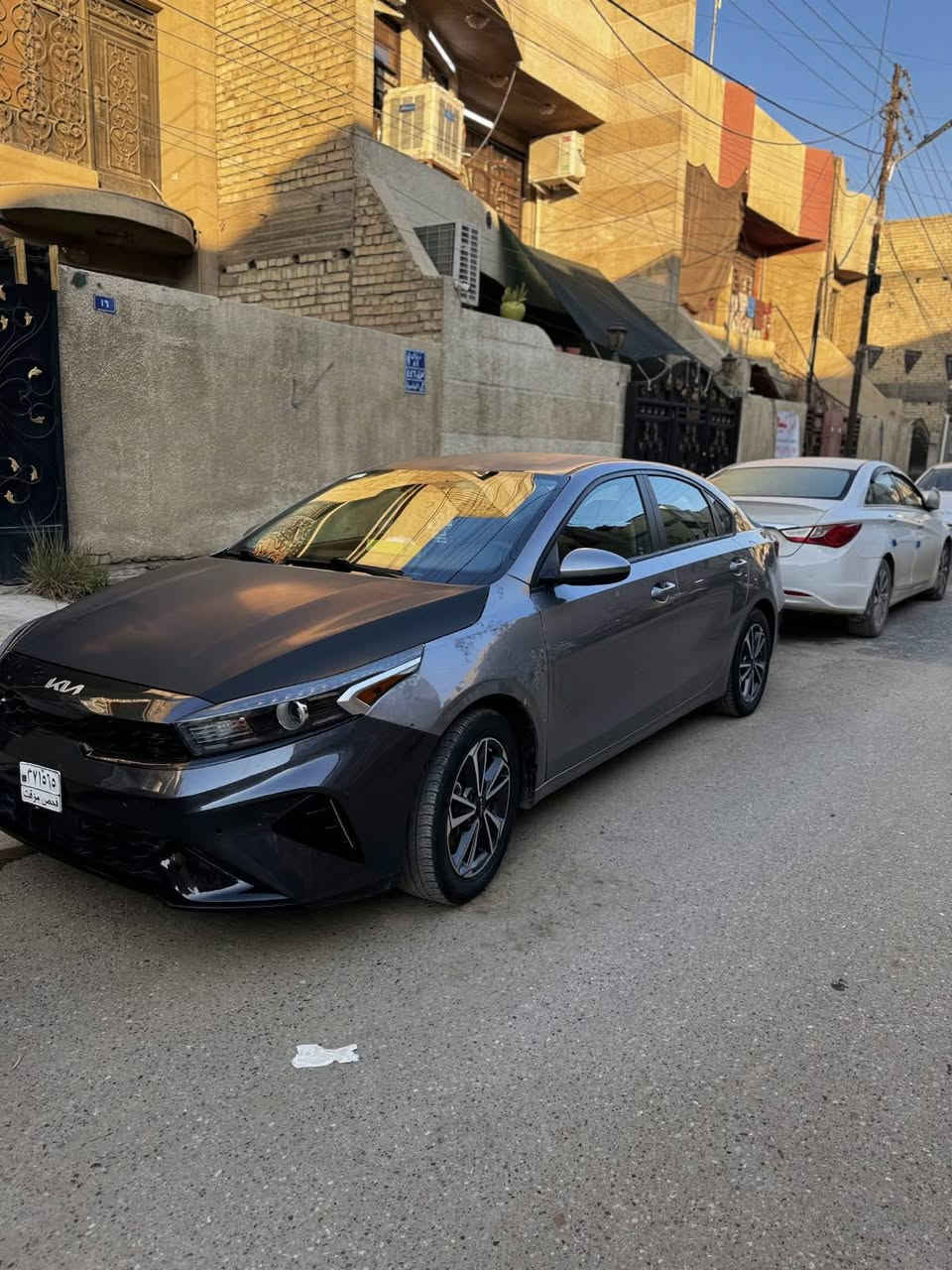 السلام عليكم
‏فورتي للبيع 
‏موديل 2023
‏الون رصاصي 
‏وارد امريكي دخول جديد  رقم بغداد مميز وحلو 
‏حادثها بنيد مبدل ولجاملغ نفسه راجع وشويه الغد مليوح   وبمريكا صبغ باب الصدر وخلف الصدر كلير مصلحه  وكامله 
‏شاشه كبير 
‏تحكم ستيرن 
‏تحديد مسار 
‏رادار امامي 
‏شاشه اعطال 
‏ماشيه ١٦٠
‏السعر 125  وبيها مجال قليل 
‏مكان بغداد الغزاليه 
‏الرقم ***********
‏
