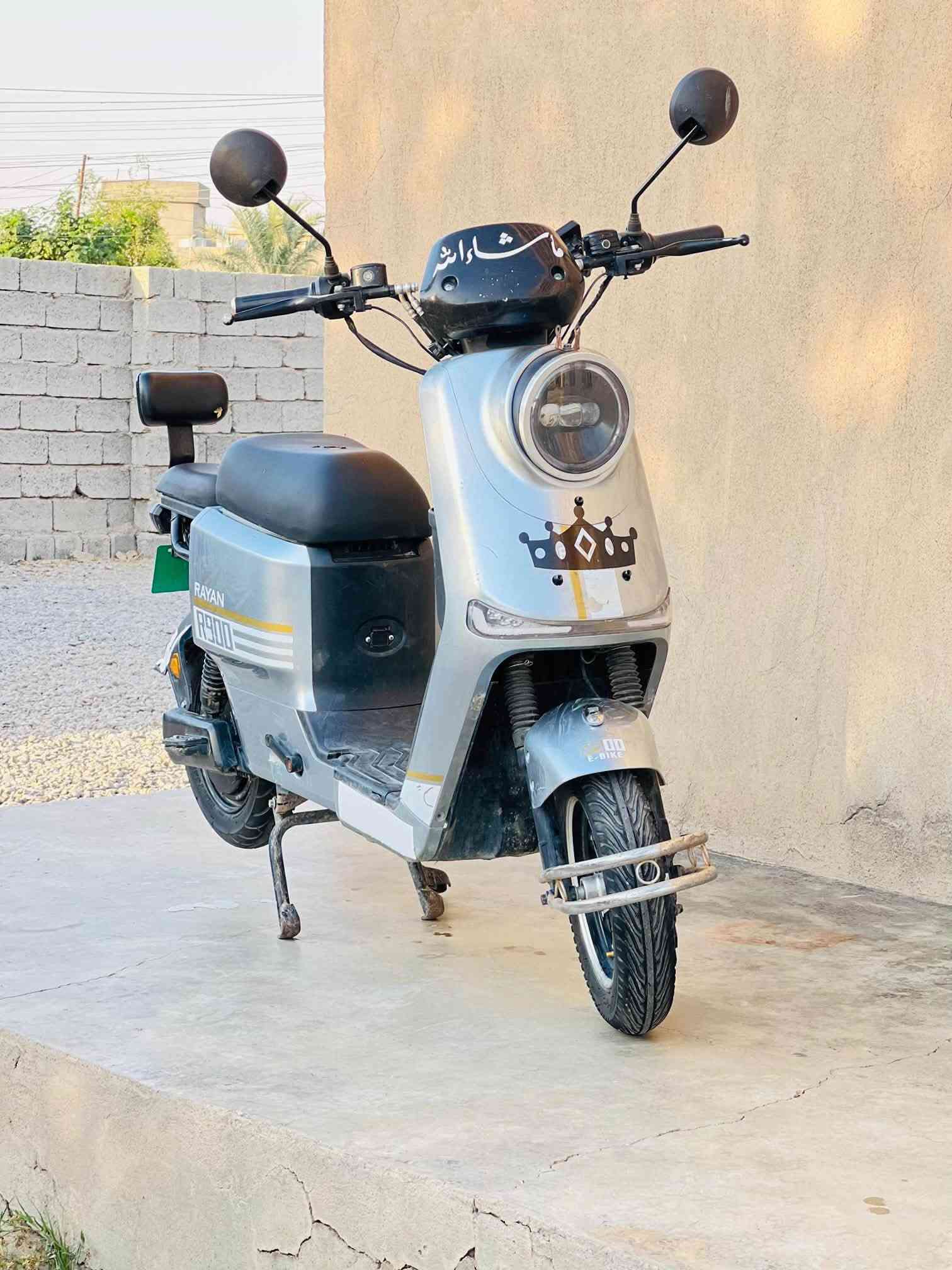 السلام عليكم
للبيع 
موطور شحن R900 نضيف. 
موديل 2025 
بطاريات 32 
نظافه فول
لون مميز 
دبلات هيدروليك 
أناره ليد .لايت عالي ناصي زينون 
أشاير يمين +يسار 
السعر 425 وبي مجال شي قليل 
أتصل ،،***********،،
مكاني (أسديره عليا )
