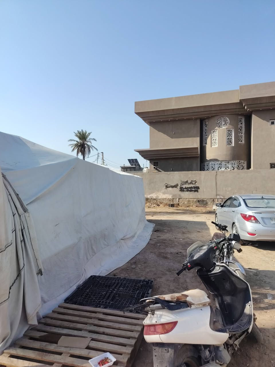 السلام عليكم
جادر للبيع ٦ اقواس حديد كامل وقماش ابيض ثخين كامل عوزه تلحيضات  بسيطه
مكاني الديوانيه قضاء الدغاره الشراي بي خير ويدلل
 للتواصل *********** متوفر واتساب
