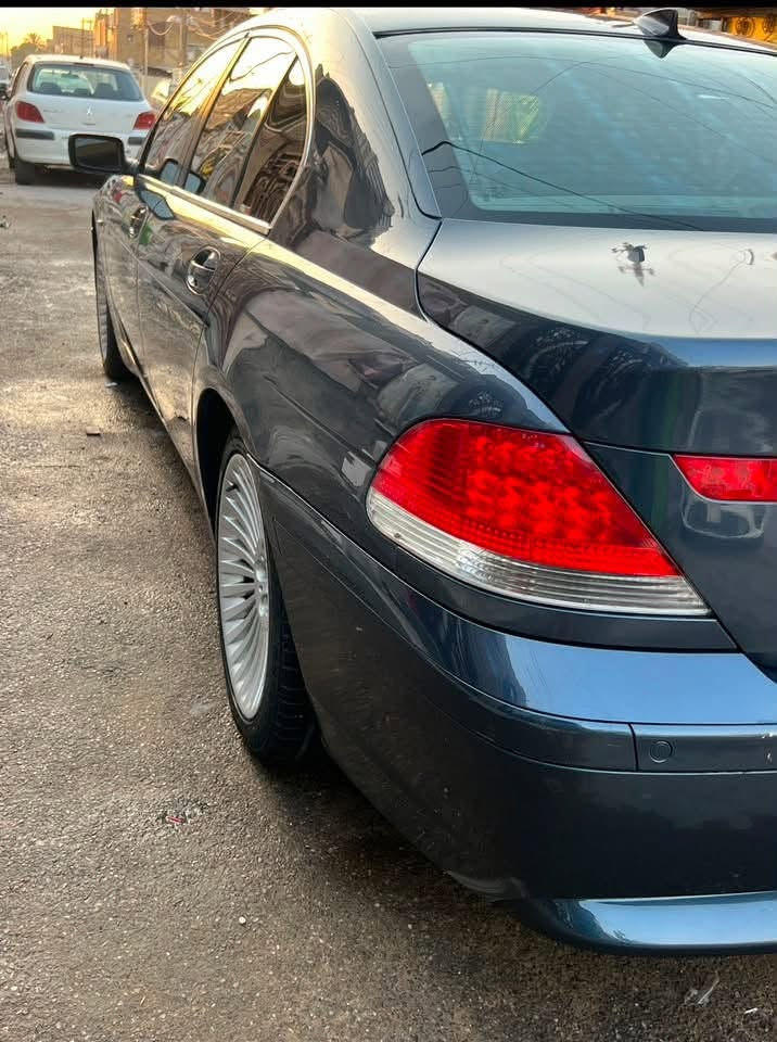 السلام عليكم
بي ام باخره 2005 وارد ياباني ادوات بدوه كصه 

مكينه 45 المرغوب 8V 

گير مكينه صدر تبريد خير من الله 

سياره مذب عليهه ولا فلس 

بيبان صندوك شفط 

ثلاجه 

تحكمات 

شاشه عرض 

كشنات كهربائي 

ستيرن كهرباء خزن 

وهواي مواصفات بعد 

متوئم رقم وسنويه بغداد 

السعر 52 وبيهه مجال للطيبين 

العنوان بغداد 

***********
