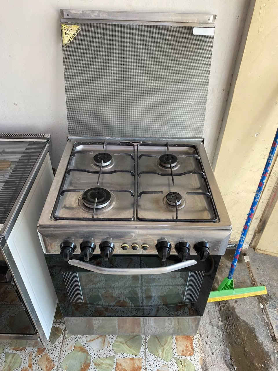 البيع طباخات نضيفه جدآ شغال ضمان ✅️✅️ العنوان  طارميه مقابل البلديه ***********# واتساب اكو توصيل داخل بغداد
